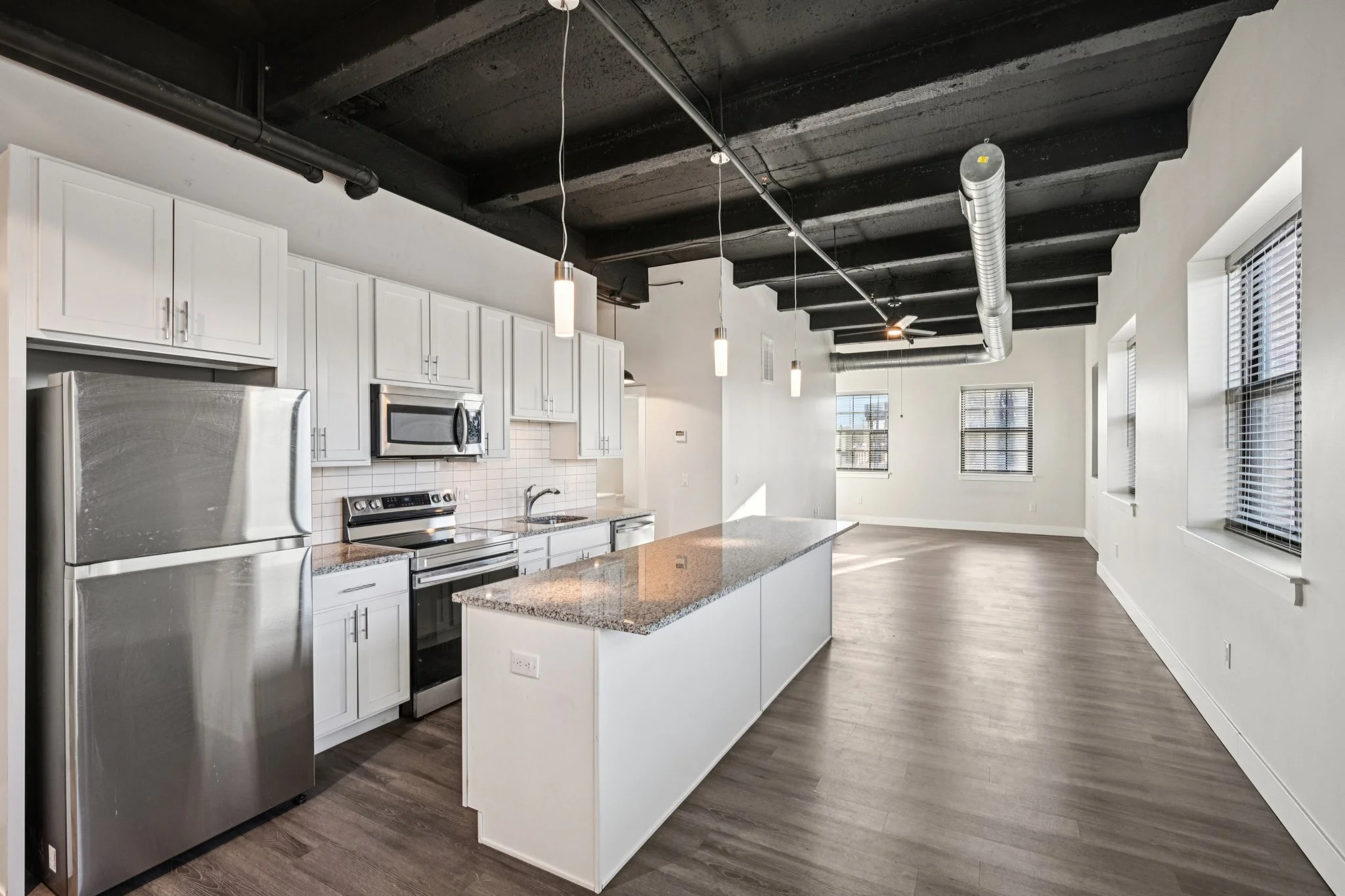 15-web-or-mls-212 W Roberts Ave 307-S0412-009.jpg