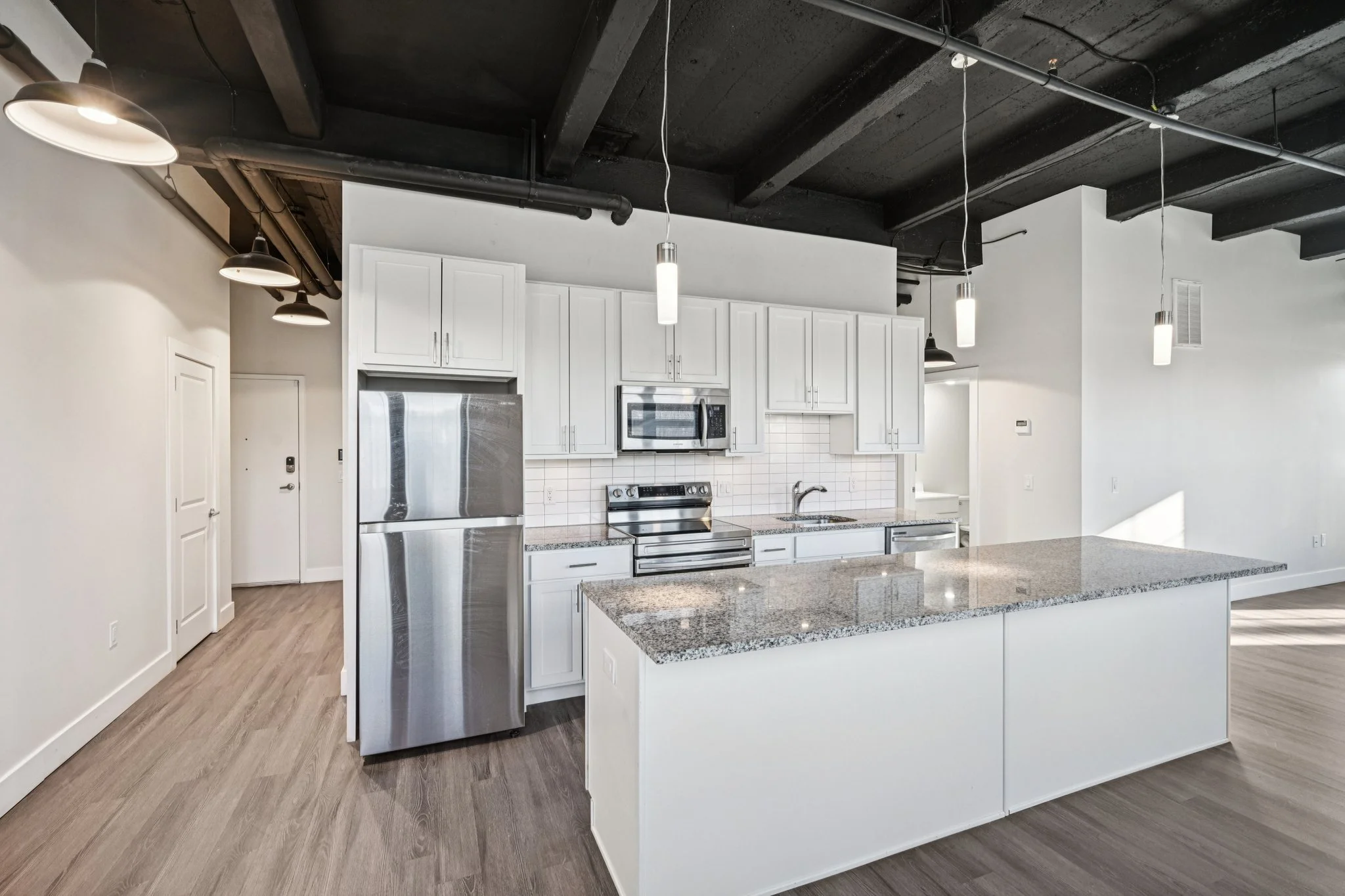 16-web-or-mls-212 W Roberts Ave 307-S0412-010.jpg
