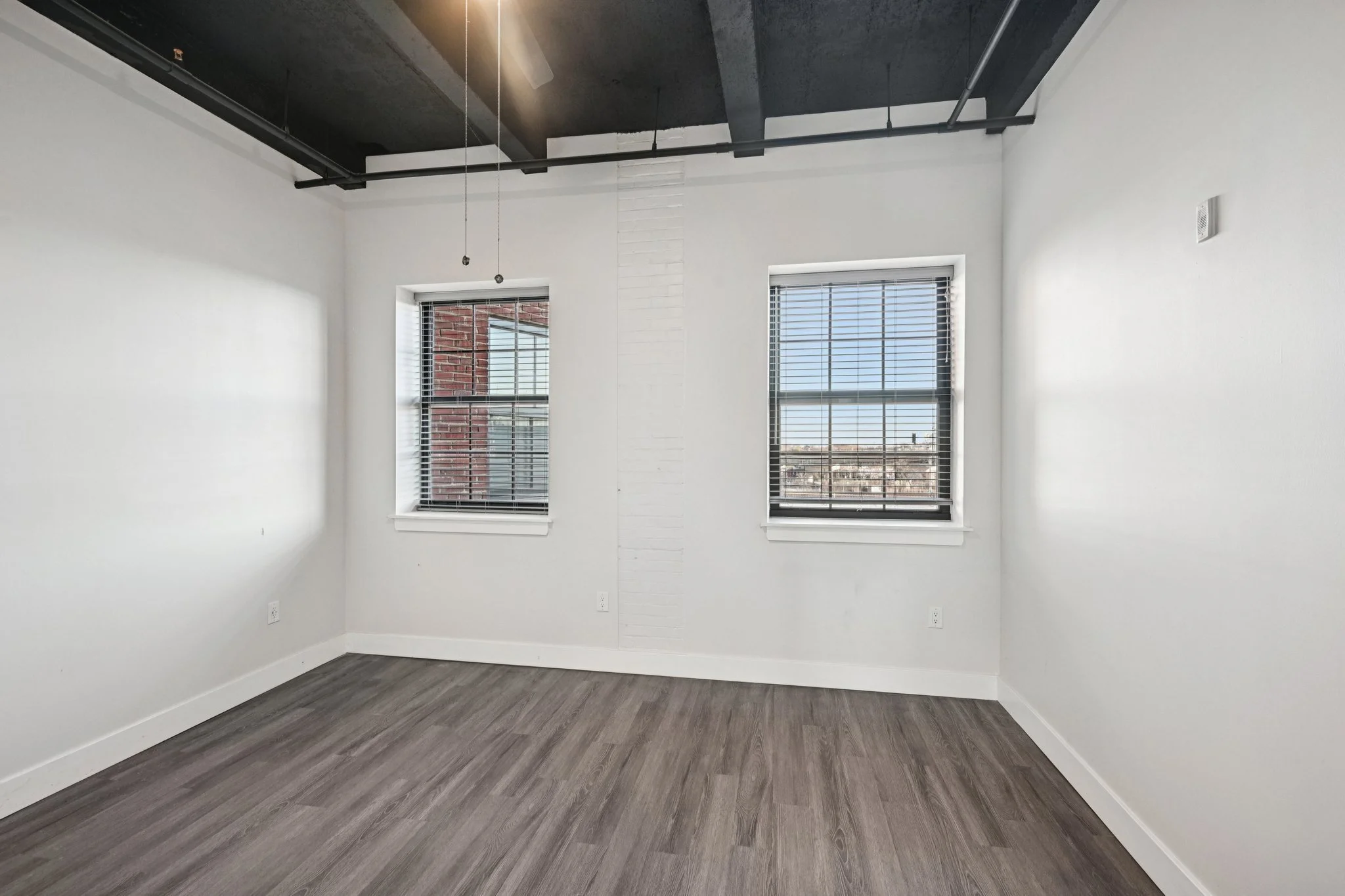 19-web-or-mls-212 W Roberts Ave 307-S0412-013.jpg