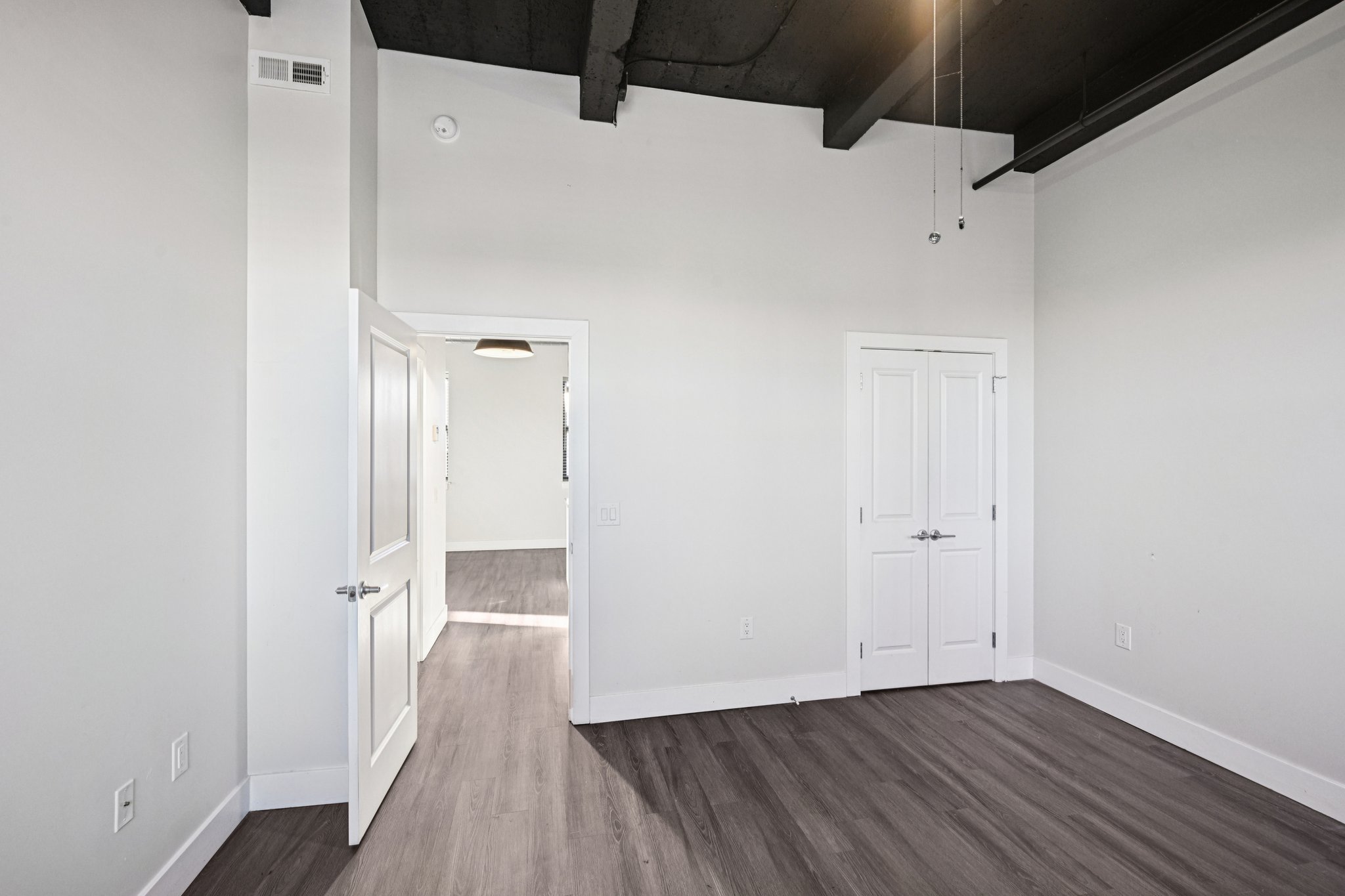 20-web-or-mls-212 W Roberts Ave 307-S0412-014.jpg