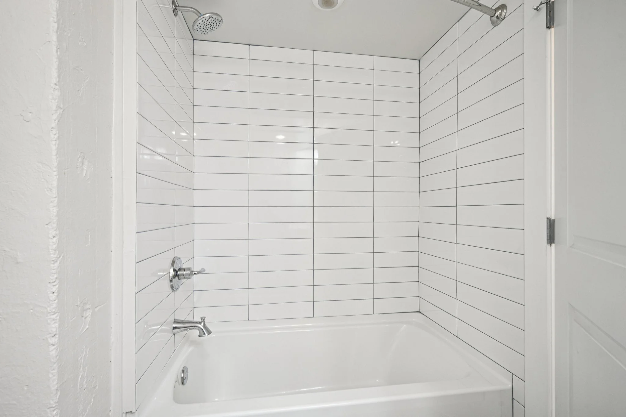 21-web-or-mls-212 W Roberts Ave 307-S0412-015.jpg