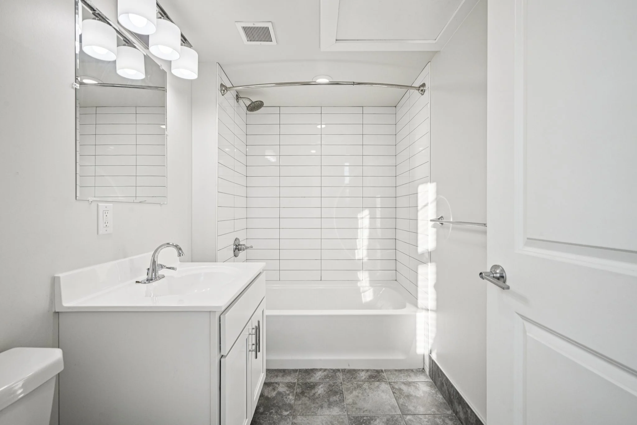 24-web-or-mls-212 W Roberts Ave 307-S0412-018.jpg
