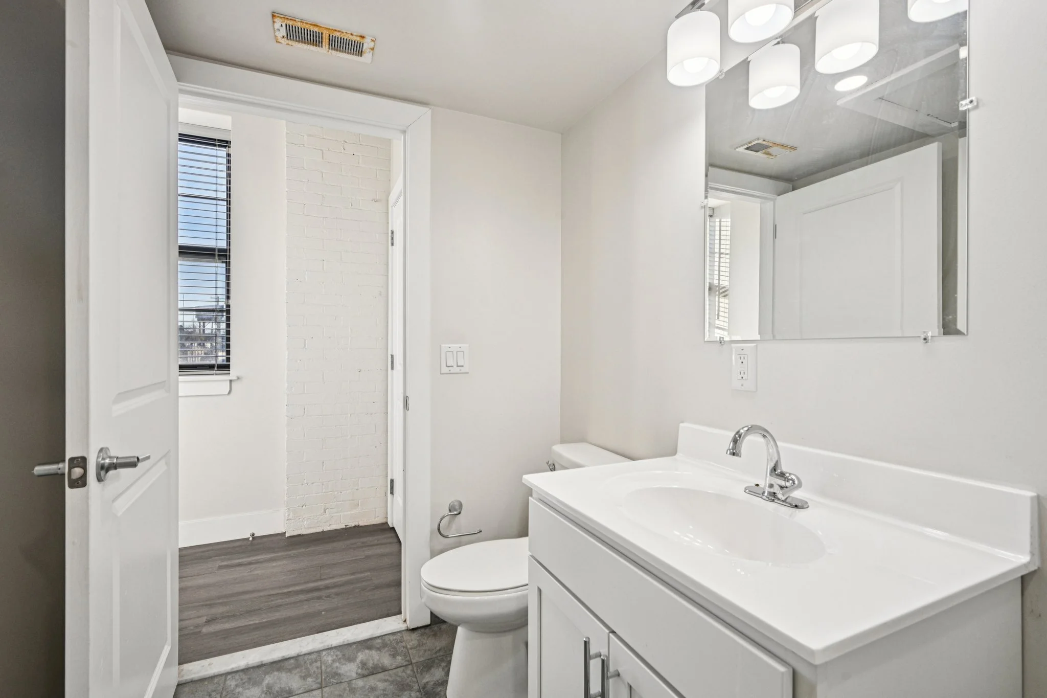 25-web-or-mls-212 W Roberts Ave 307-S0412-019.jpg