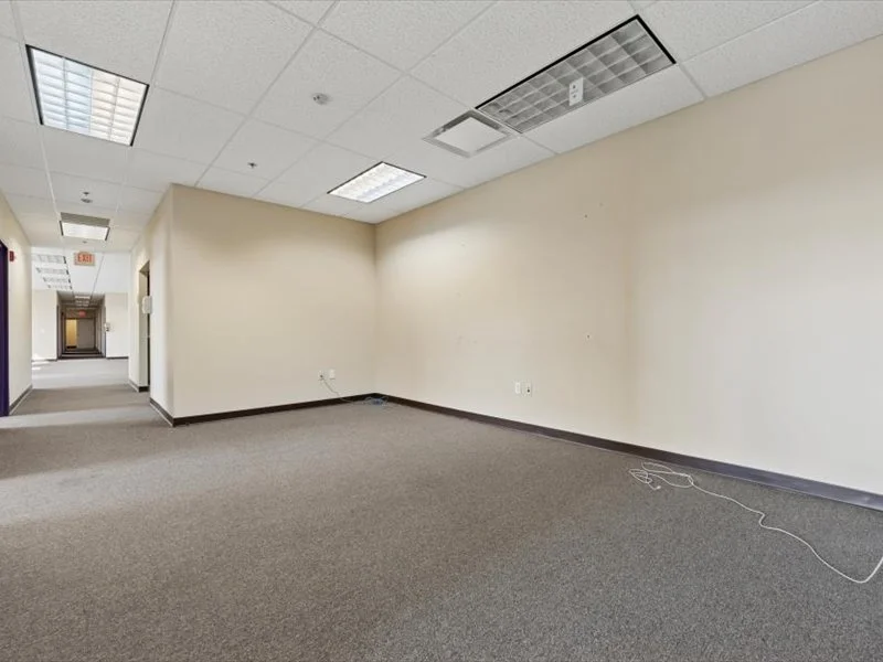 10-401 DeKalb St_10.jpg