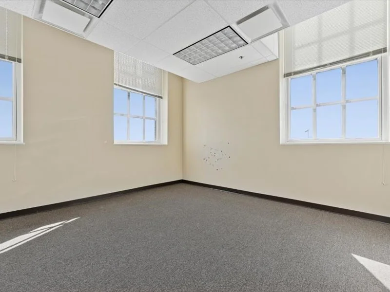 11-401 DeKalb St_11.jpg