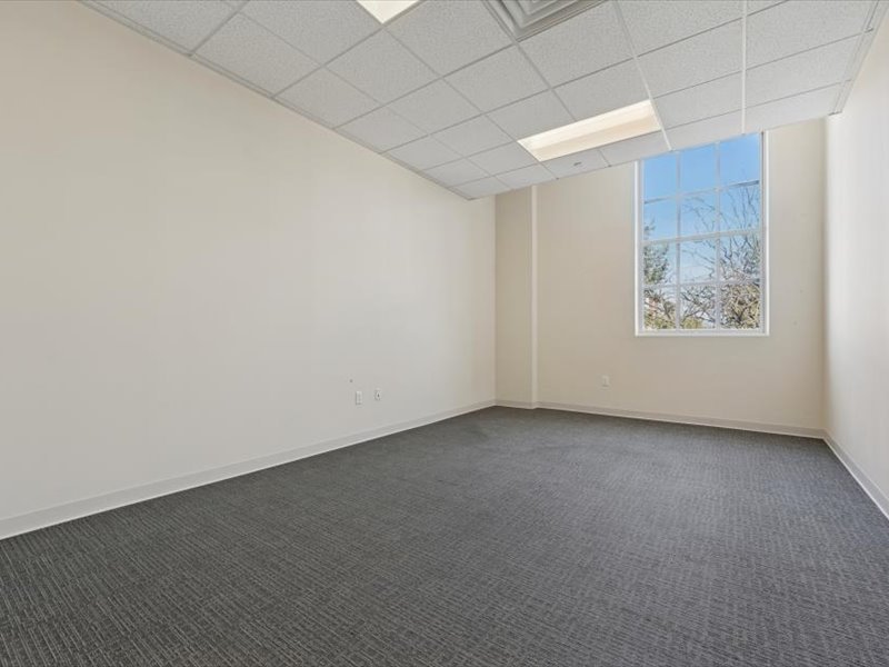 19-401 DeKalb St_19.jpg