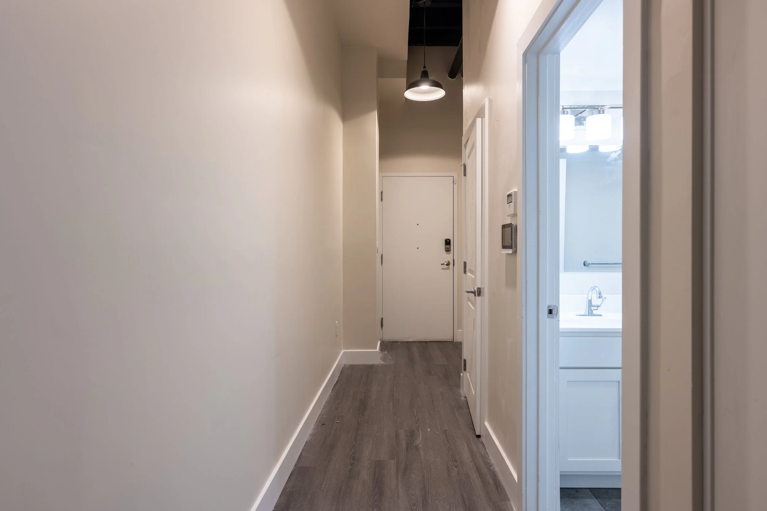 212_Roberts_Unit_201_015.jpg