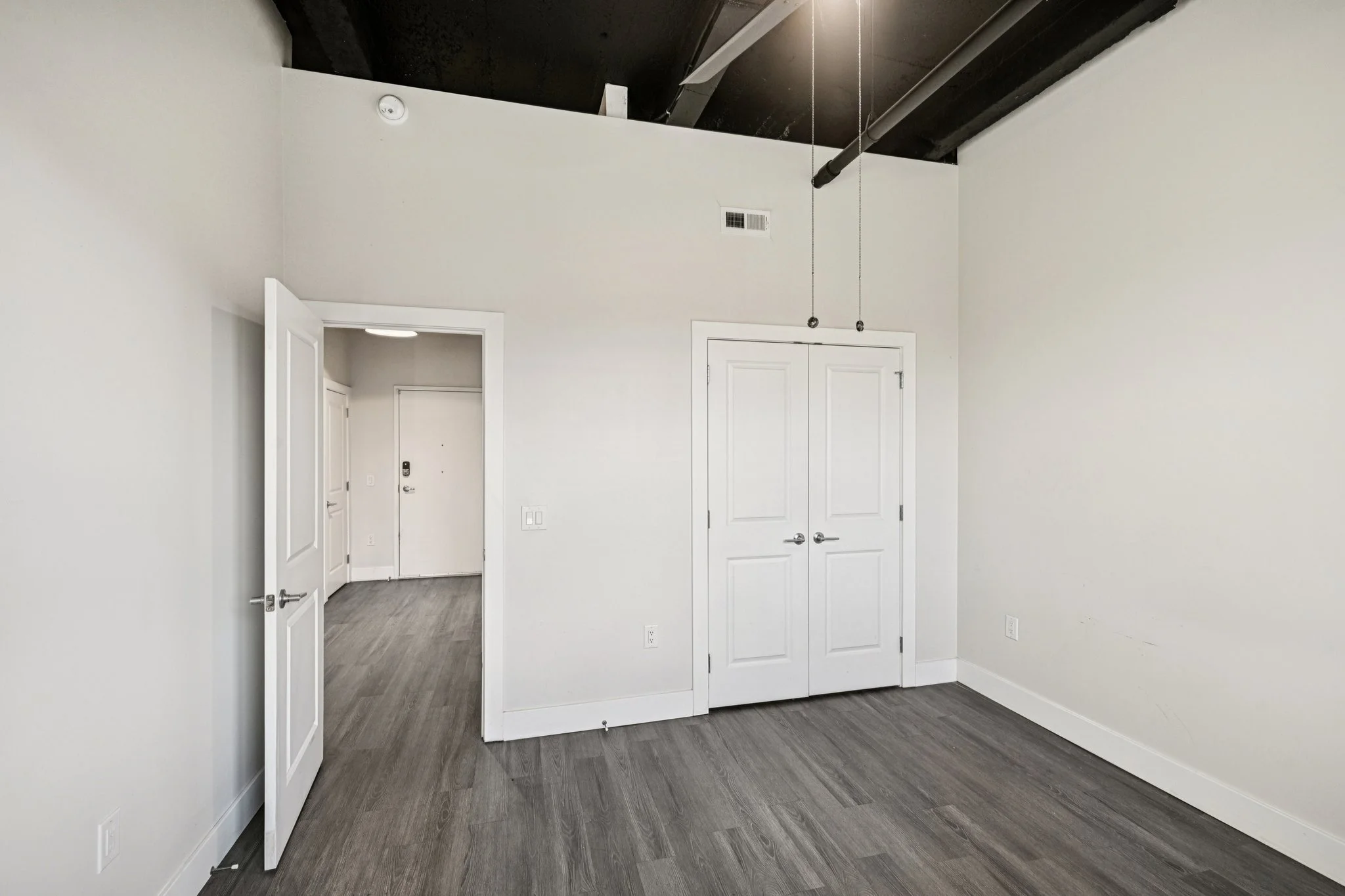 32-web-or-mls-212 W Roberts Ave 306-S0412-005.jpg