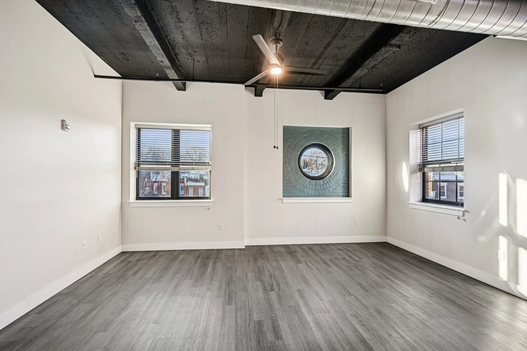 33-web-or-mls-212 W Roberts Ave 306-S0412-006.jpg
