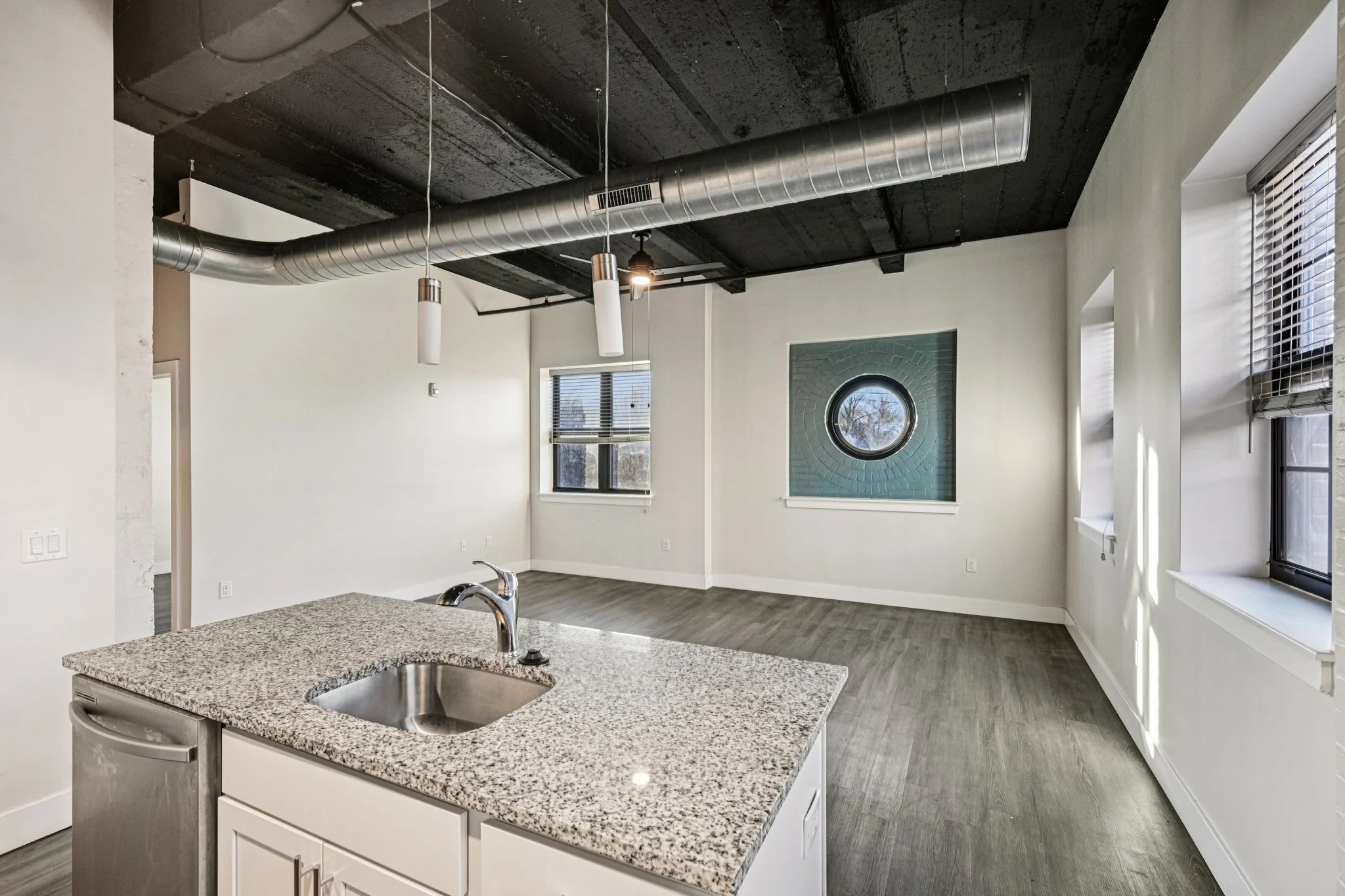 39-web-or-mls-212 W Roberts Ave 306-S0412-010.jpg