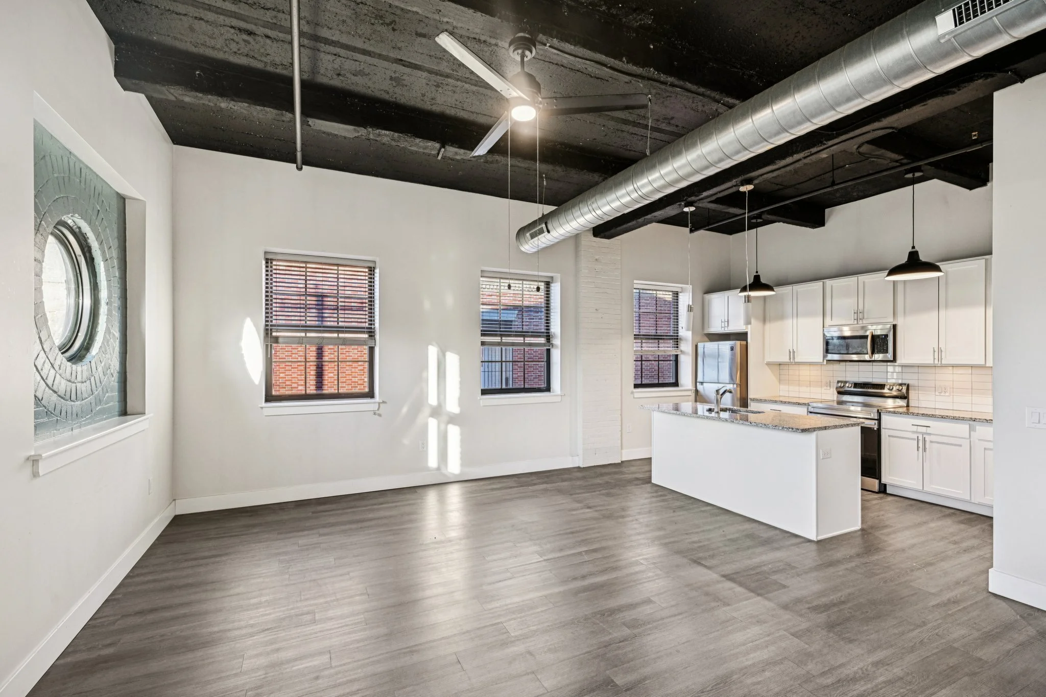 41-web-or-mls-212 W Roberts Ave 306-S0412-012.jpg
