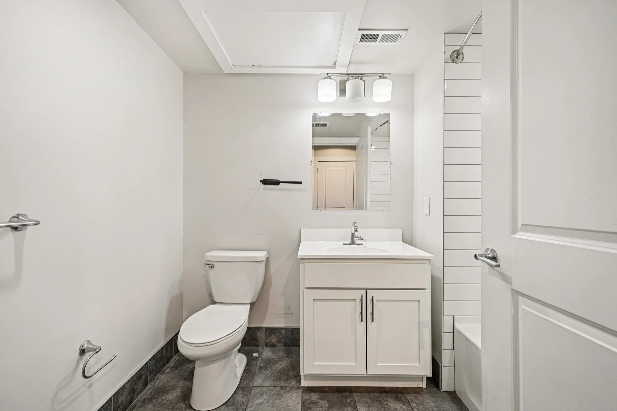 43-web-or-mls-212 W Roberts Ave 306-S0412-014.jpg