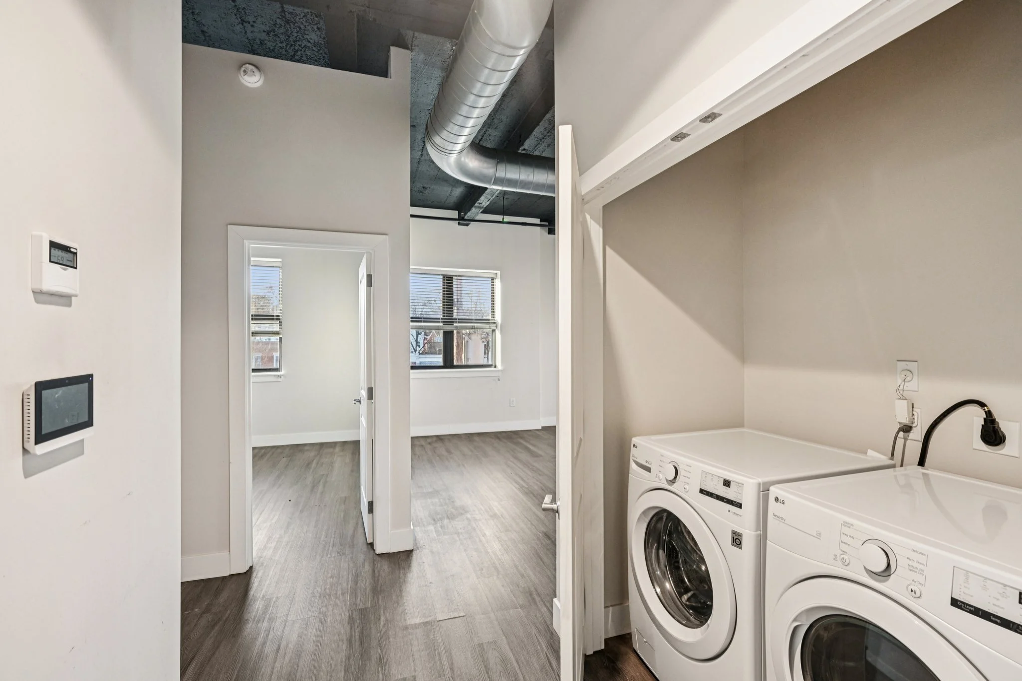 45-web-or-mls-212 W Roberts Ave 306-S0412-016.jpg