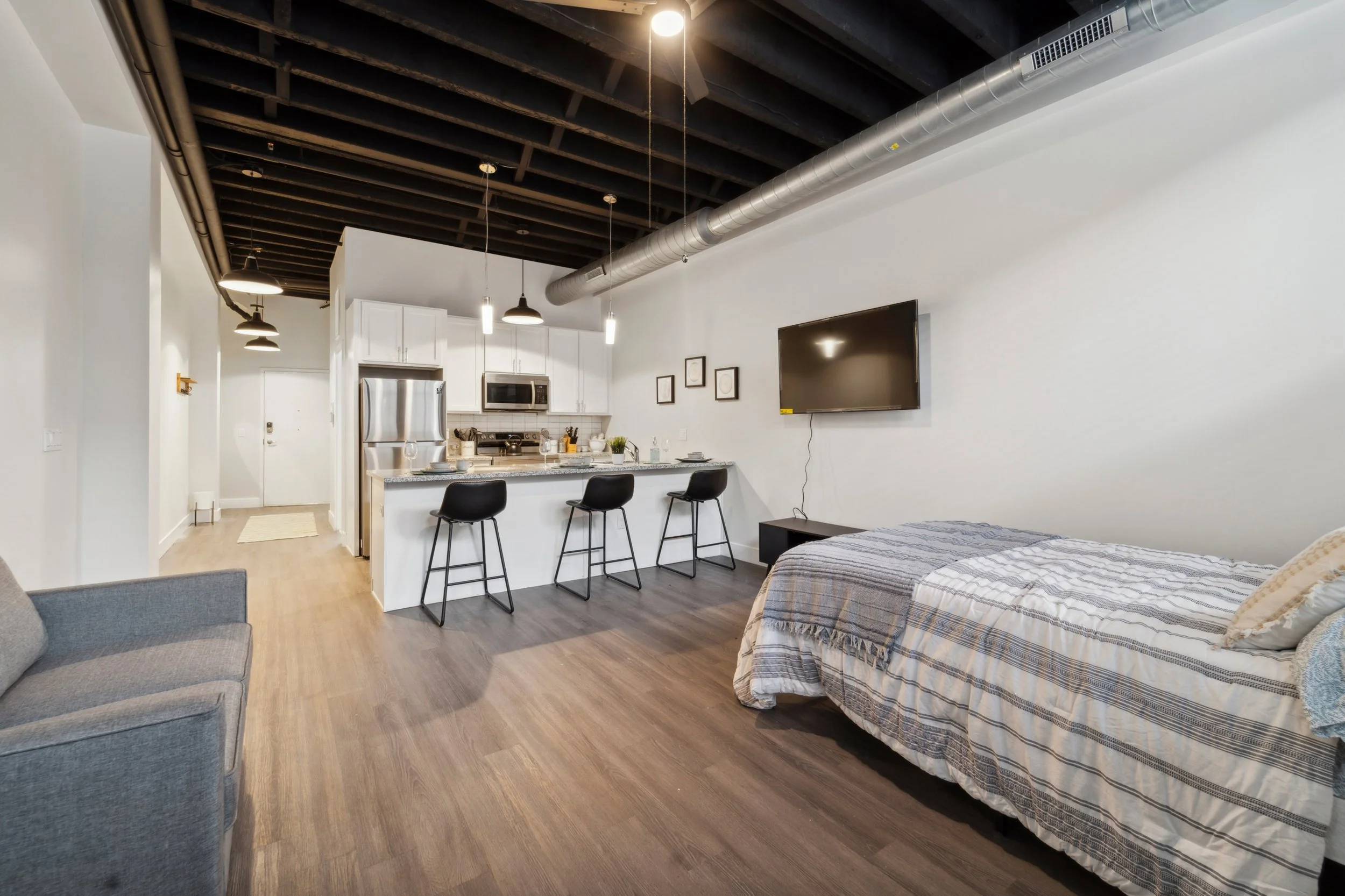 212 W Roberts Ave07.jpg
