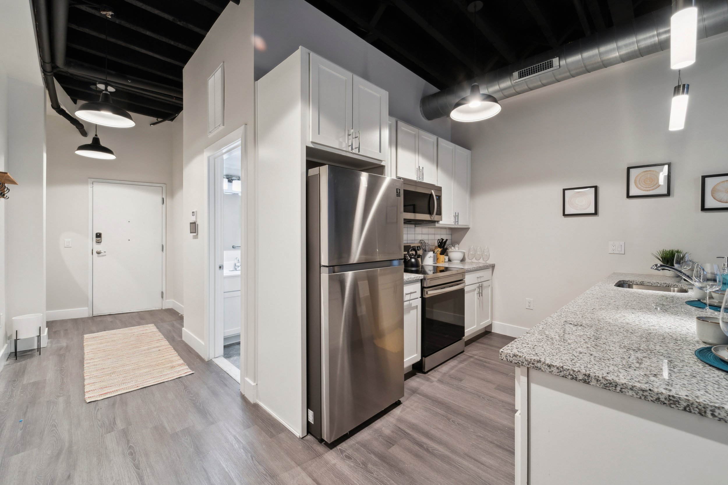212 W Roberts Ave11.jpg