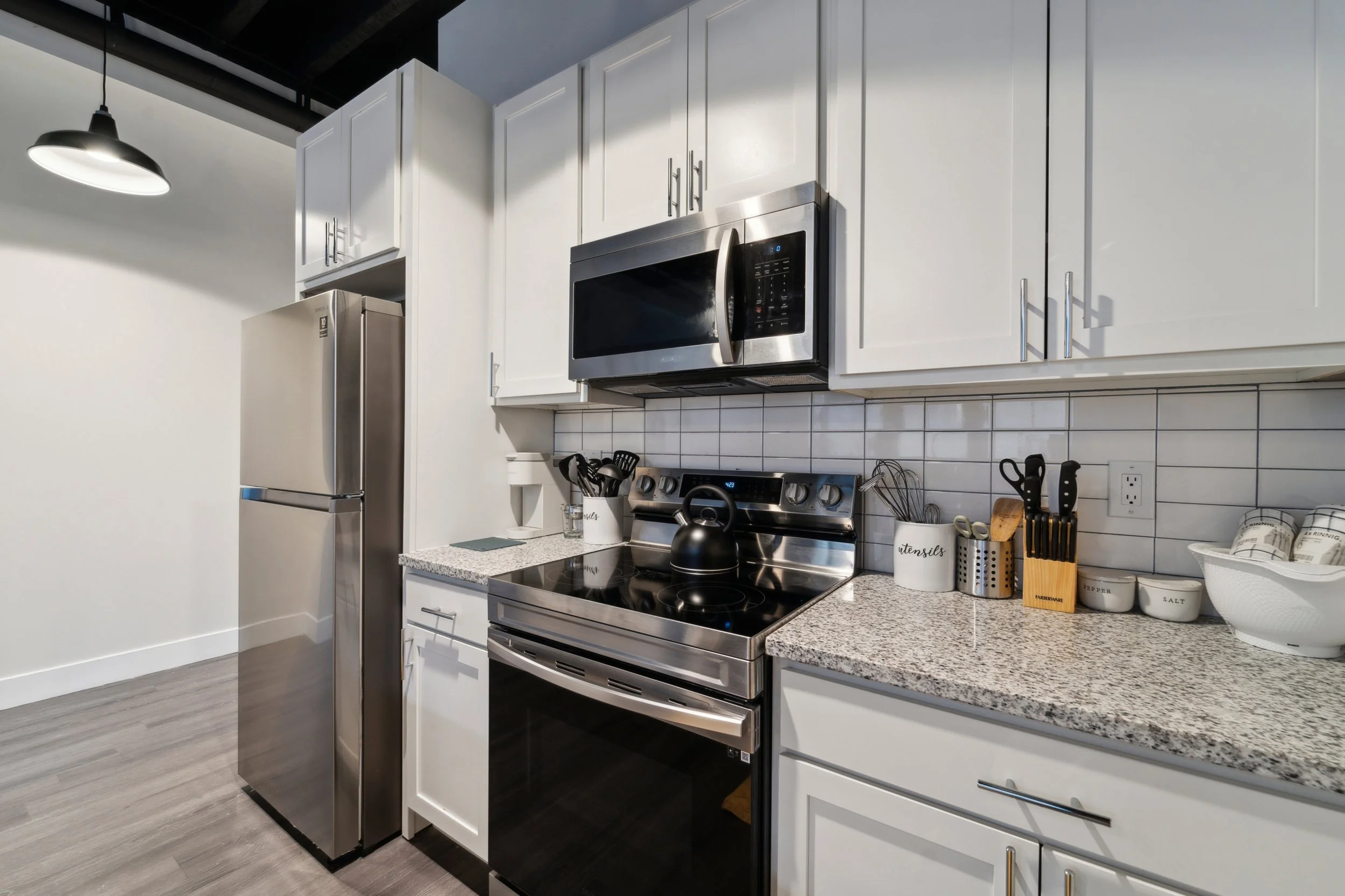 212 W Roberts Ave04.jpg