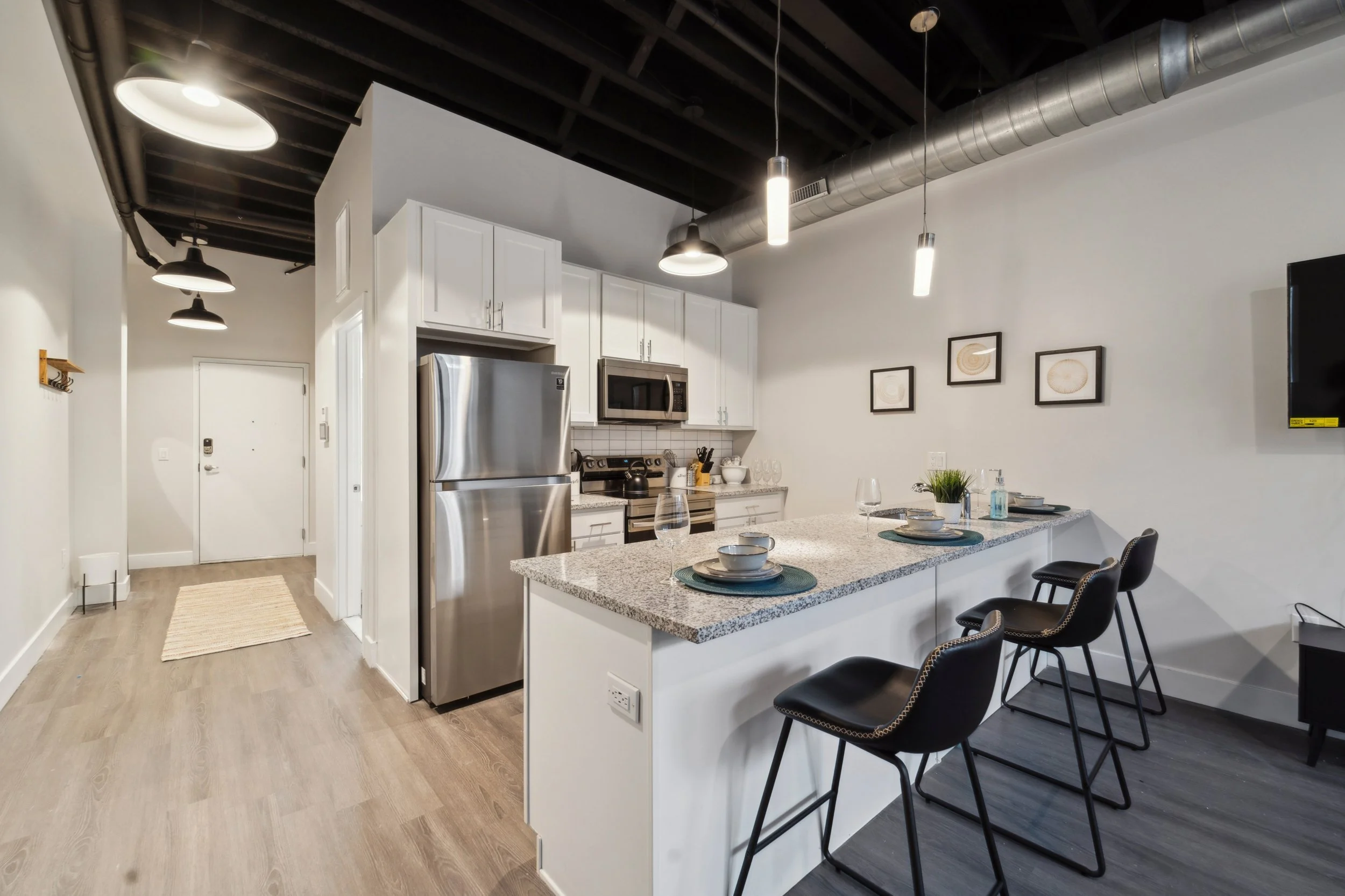 212 W Roberts Ave05.jpg