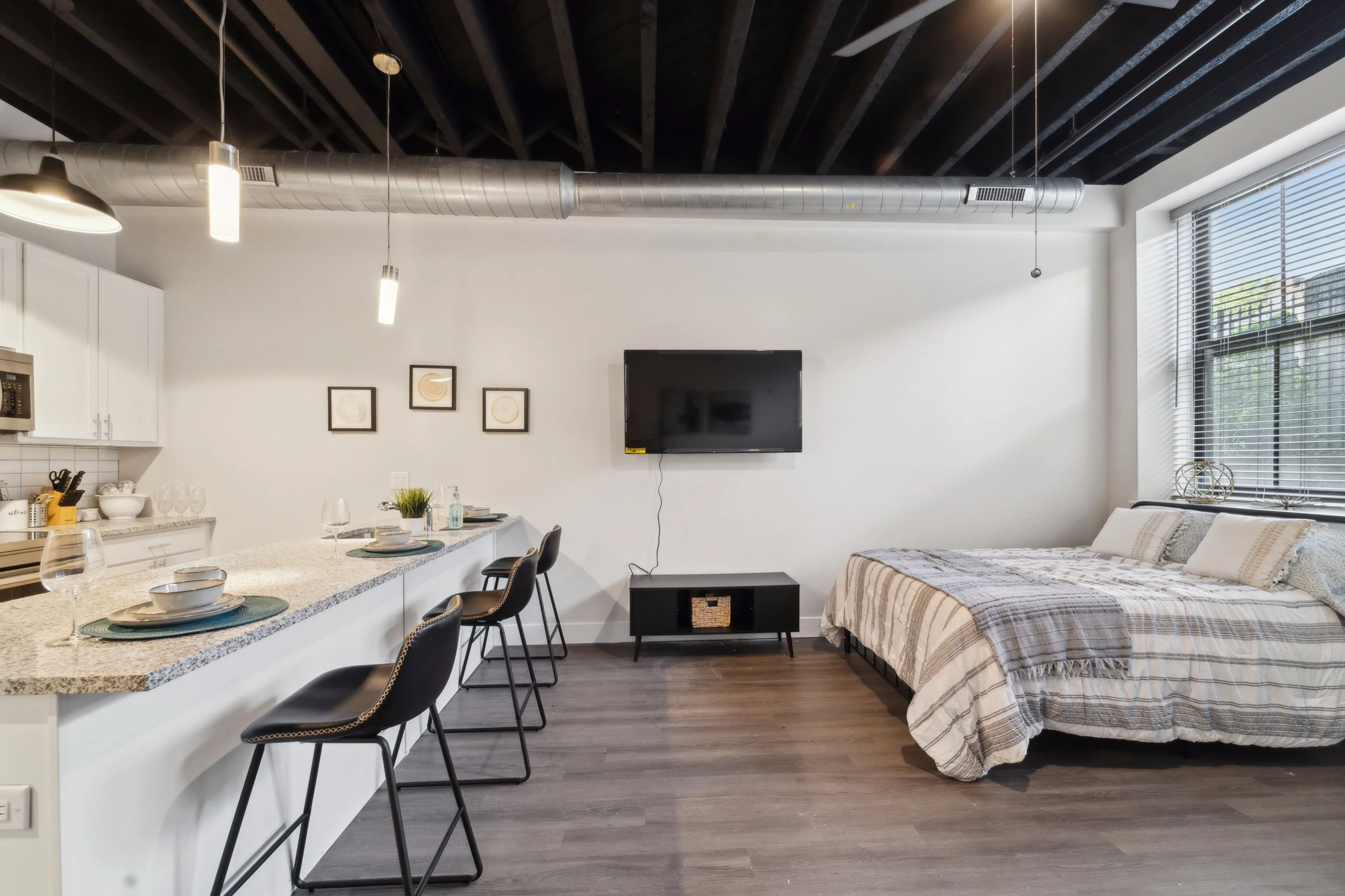 212 W Roberts Ave06.jpg