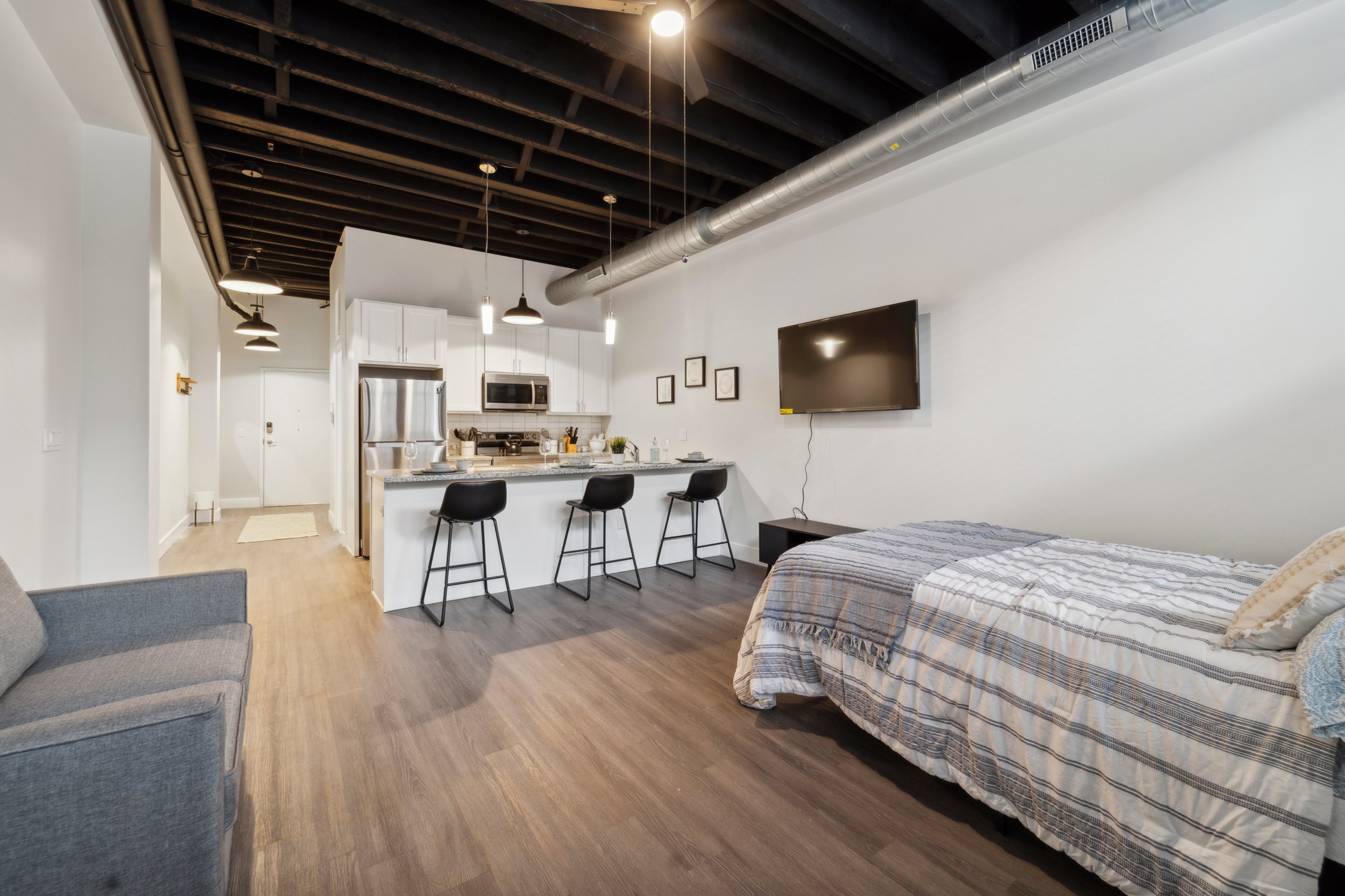 212 W Roberts Ave07.jpg