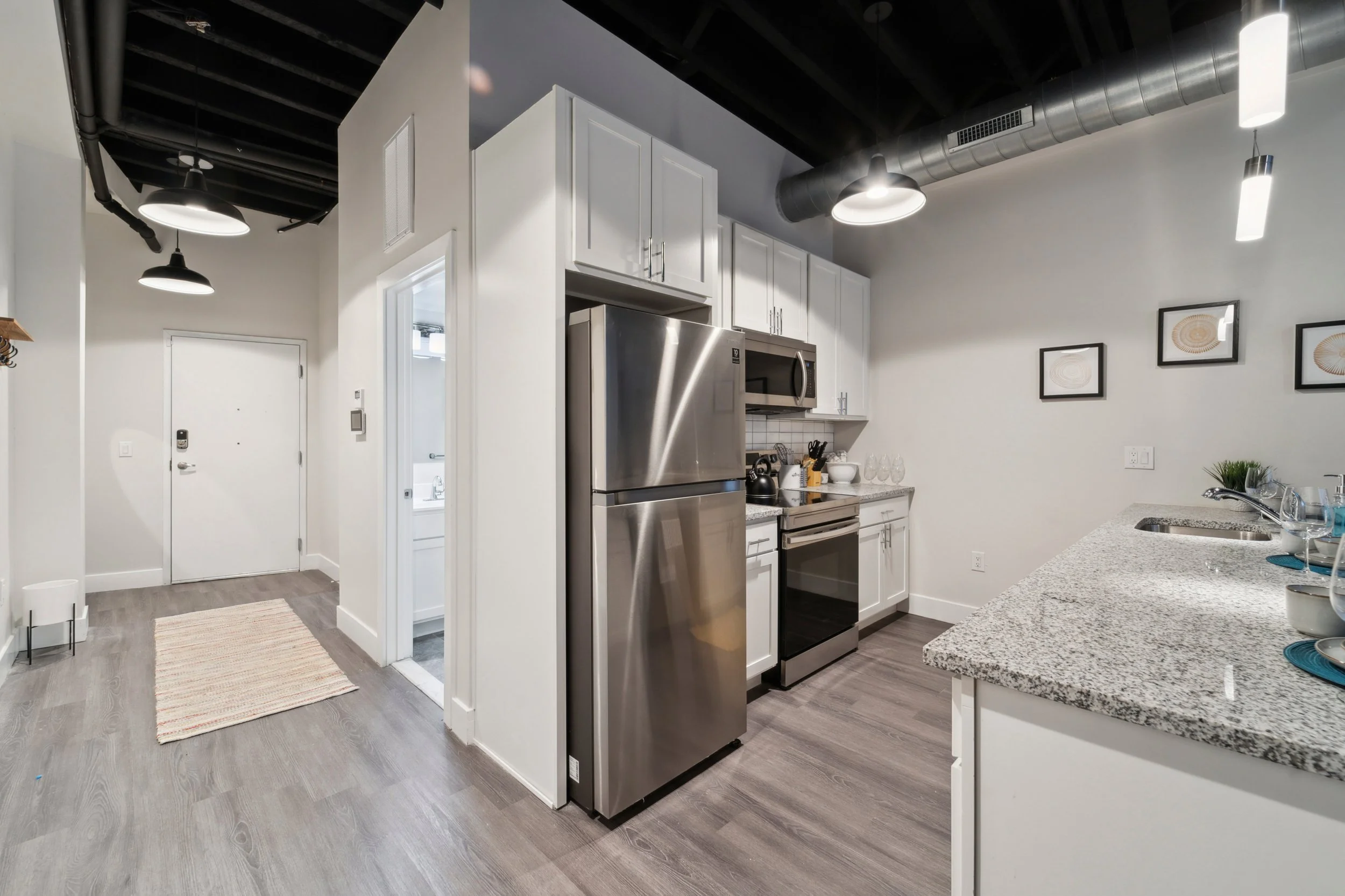 212 W Roberts Ave11.jpg