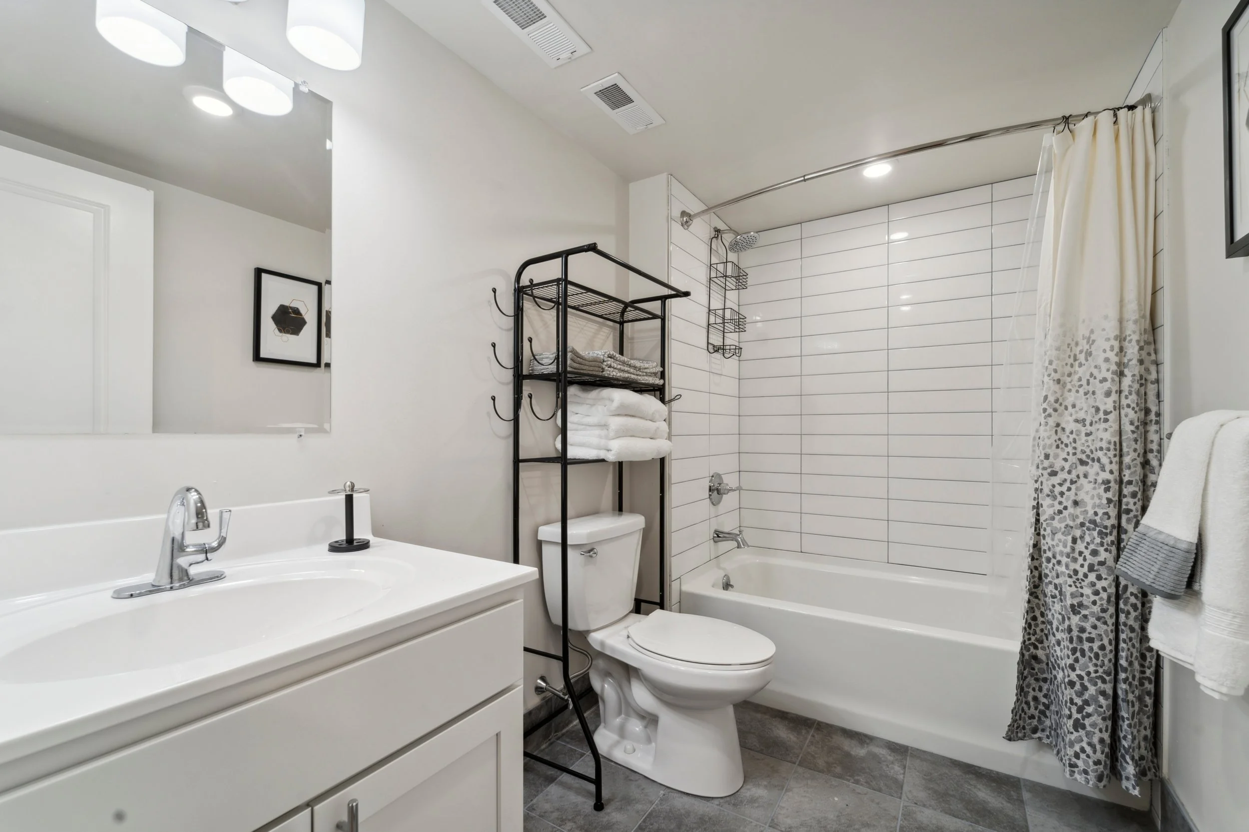 212 W Roberts Ave12.jpg