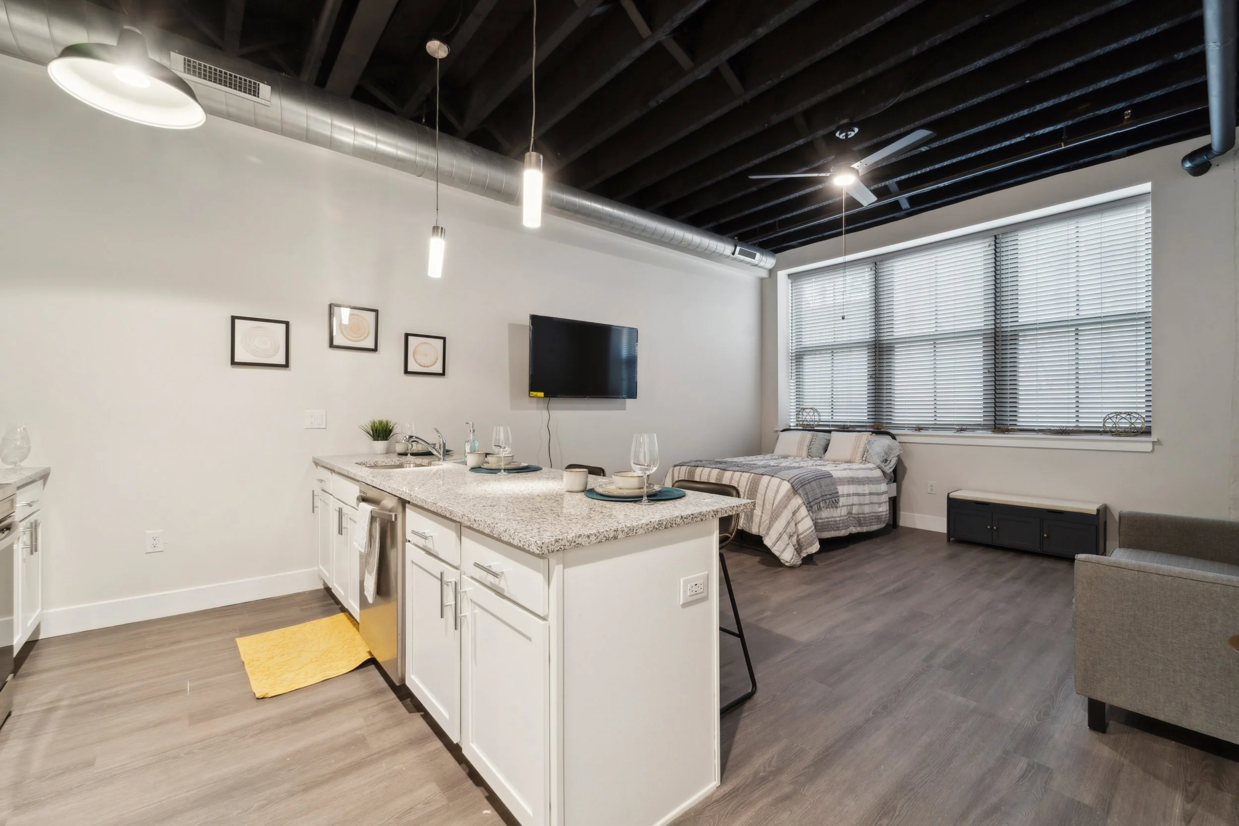 212 W Roberts Ave13.jpg
