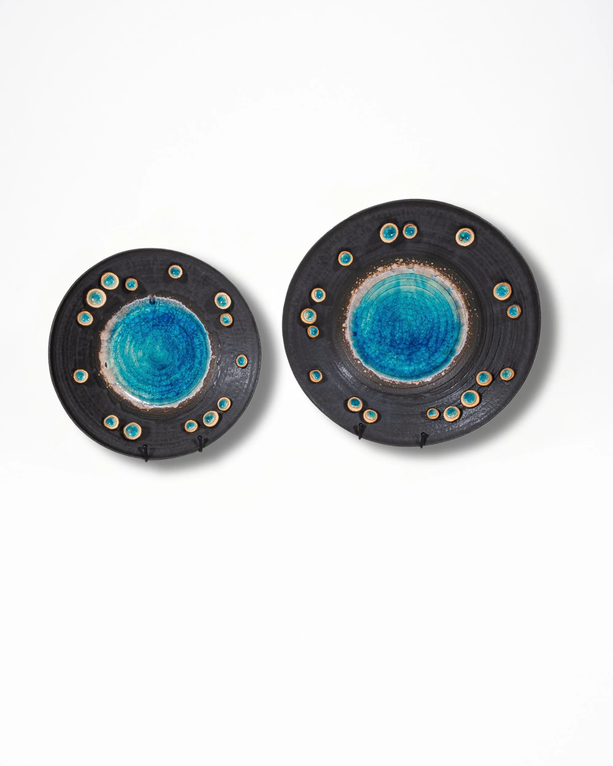 Osteria_Black _ Blue Round Plate Centerpiece 1.jpg