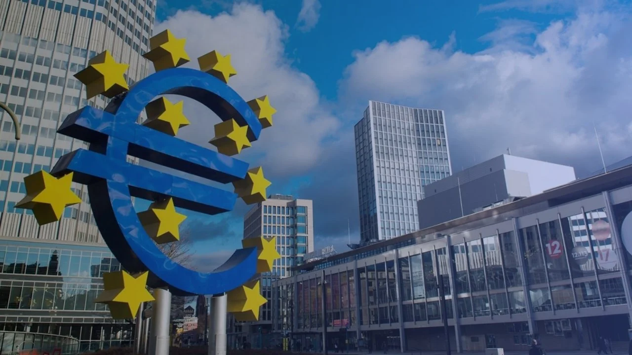 Eurozone Inflation Falls Below 2%, Raising Fresh Policy Questions