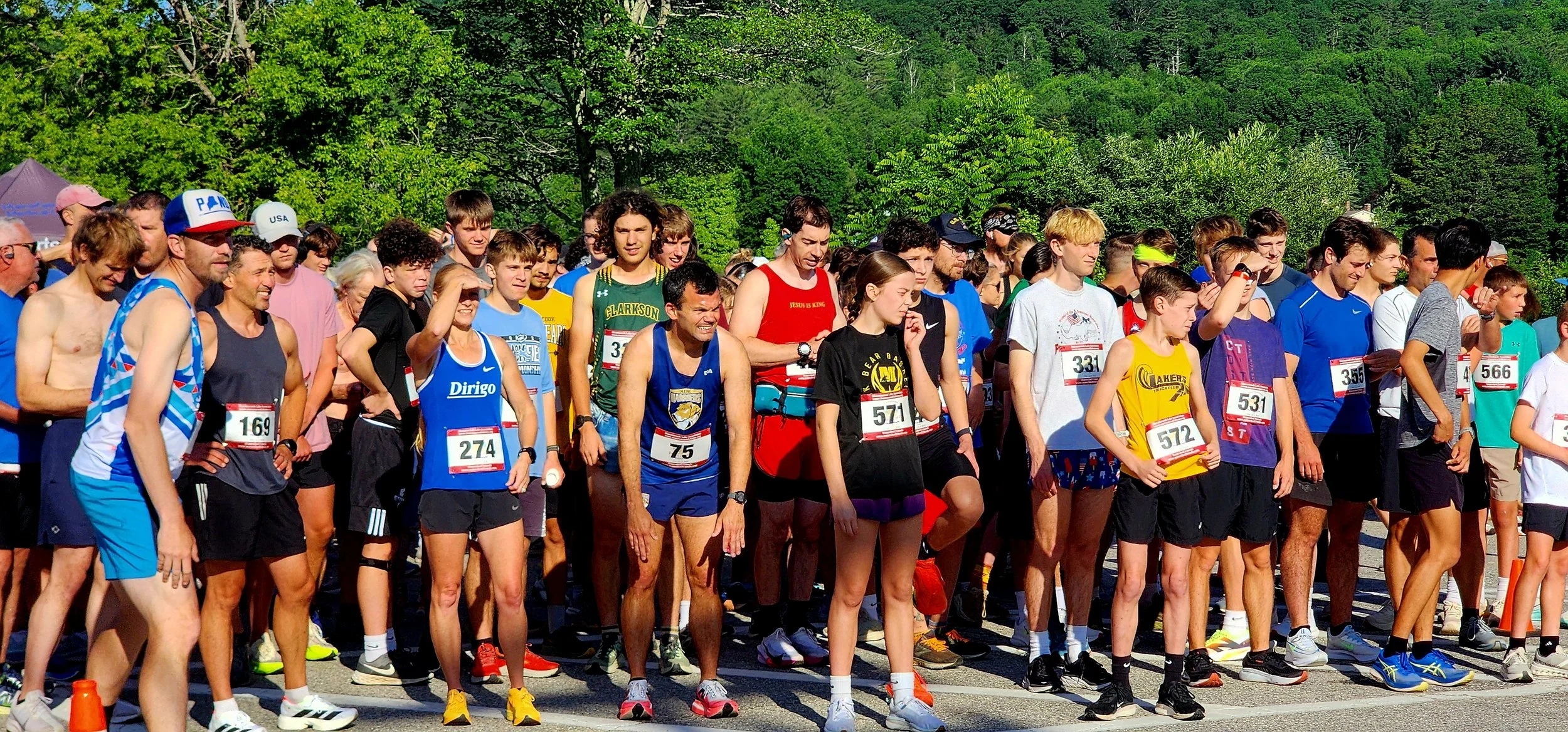 A crowd lining up at the start line