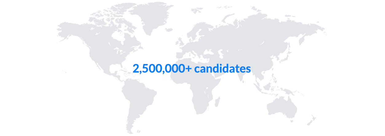 Mapa mundial con el texto en azul '2,500,000+ candidatos' en el centro.
