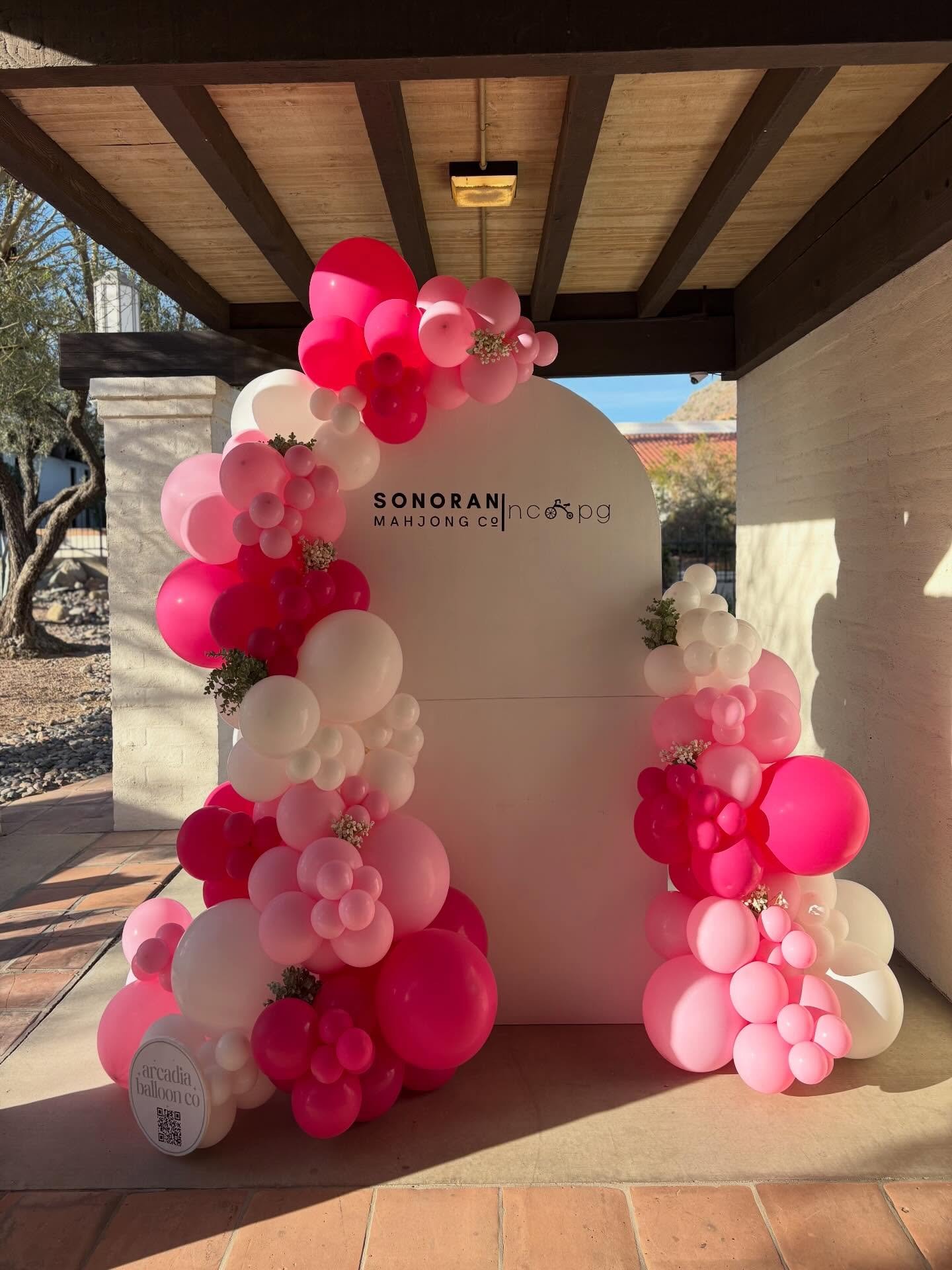 Balloons 🤝 florals

Obsessed with this galetine&rsquo;s setup for @sonoran_mahjong_co &amp; @ncpgaz mahjong tournament 

6.5 ft arch backdrop with 15 feet of balloons, baby breath, and eucalyptus

#phoenixballoons #scottsdaleballoons #scottsdaleball