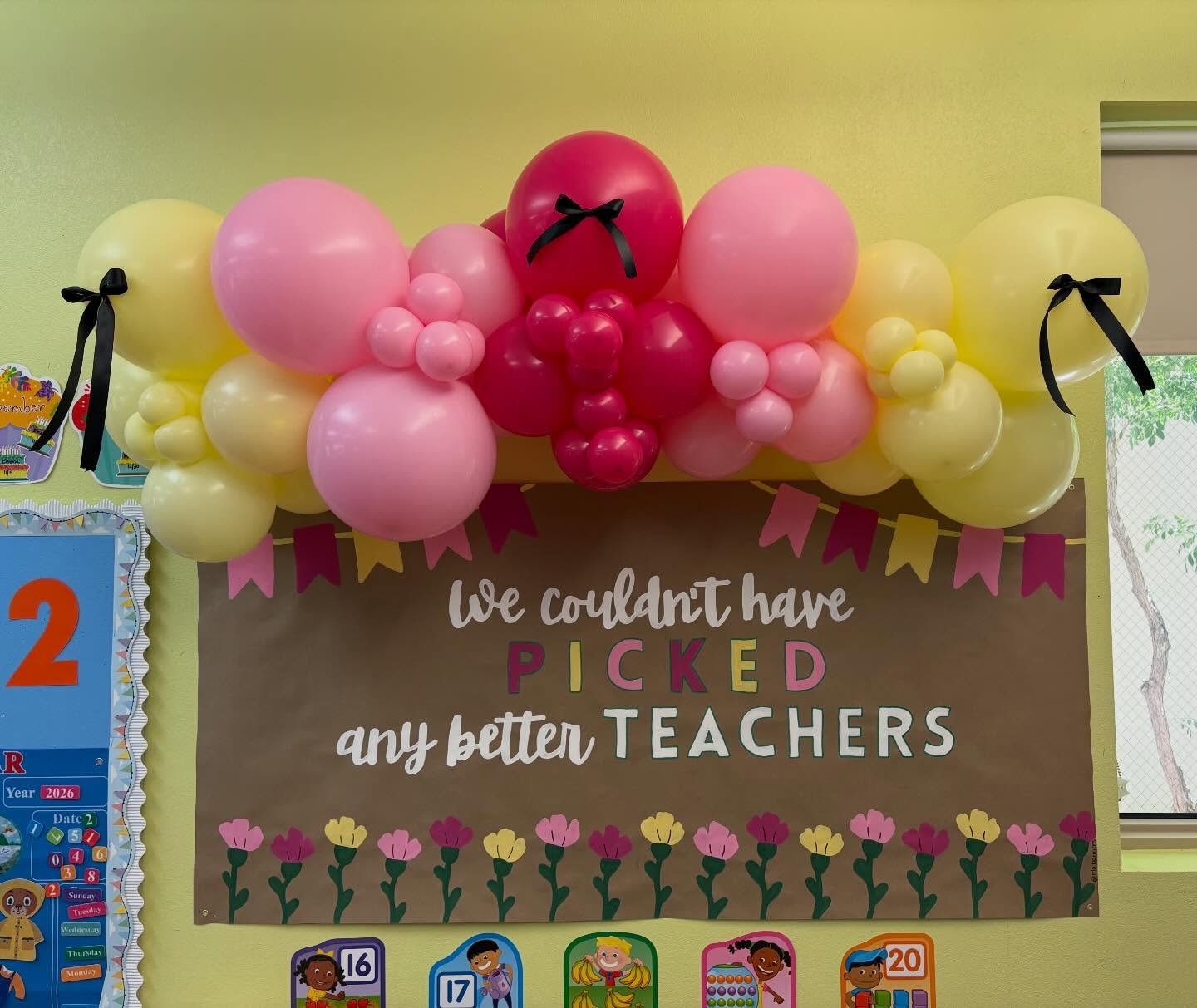 Thank a teacher today and every day 🩷

This 5 foot garland makes the perfect statement with a hand painted banner, and is also a fabulous grab-and-go option! 

#balloongarland #balloonstylist #teacherappreciation #scottsdaleballoonstylist #phoenixba