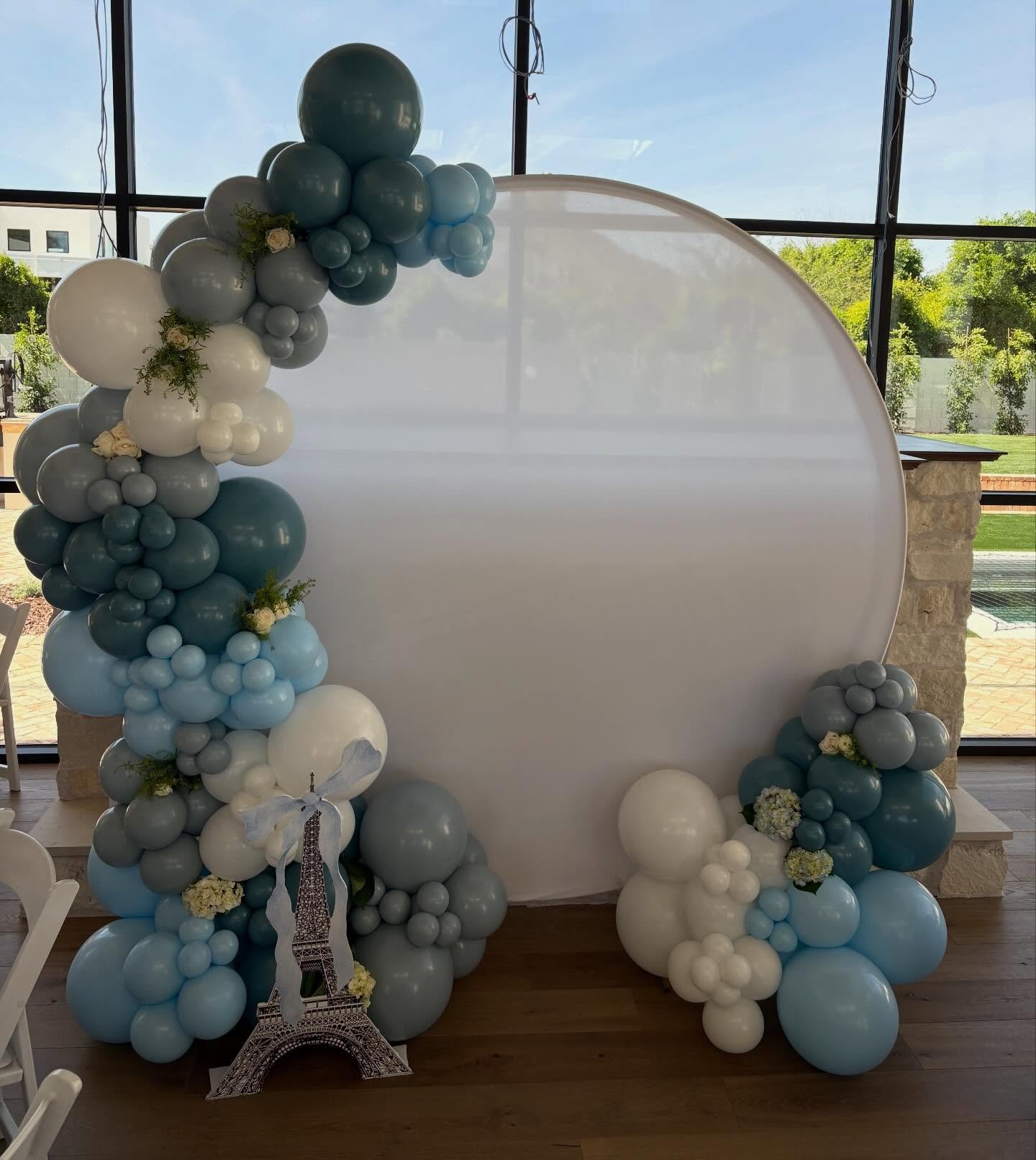 B&egrave;b&egrave; en route 🩵

15 feet of balloons on a client provided circle backdrop with a custom Eiffel Tower foam cutout

#scottsdaleballoons #scottsdaleballoonstylist #phoenixballoons #babyshowerballoons #boybabyshower