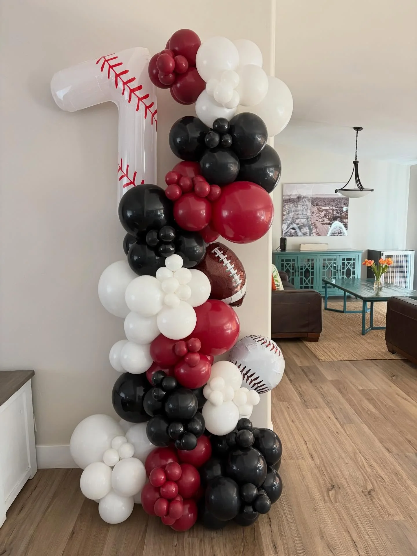 SEVEN IS SUPA GOOD!!! ⚾🏈 

Surprise Airbnb setup in his team colors with every detail customized just for the birthday boy! 

#birthdayballoons🎈 #phoenixballoons #phoenixmoms #sportsballoons #sportsbirthday