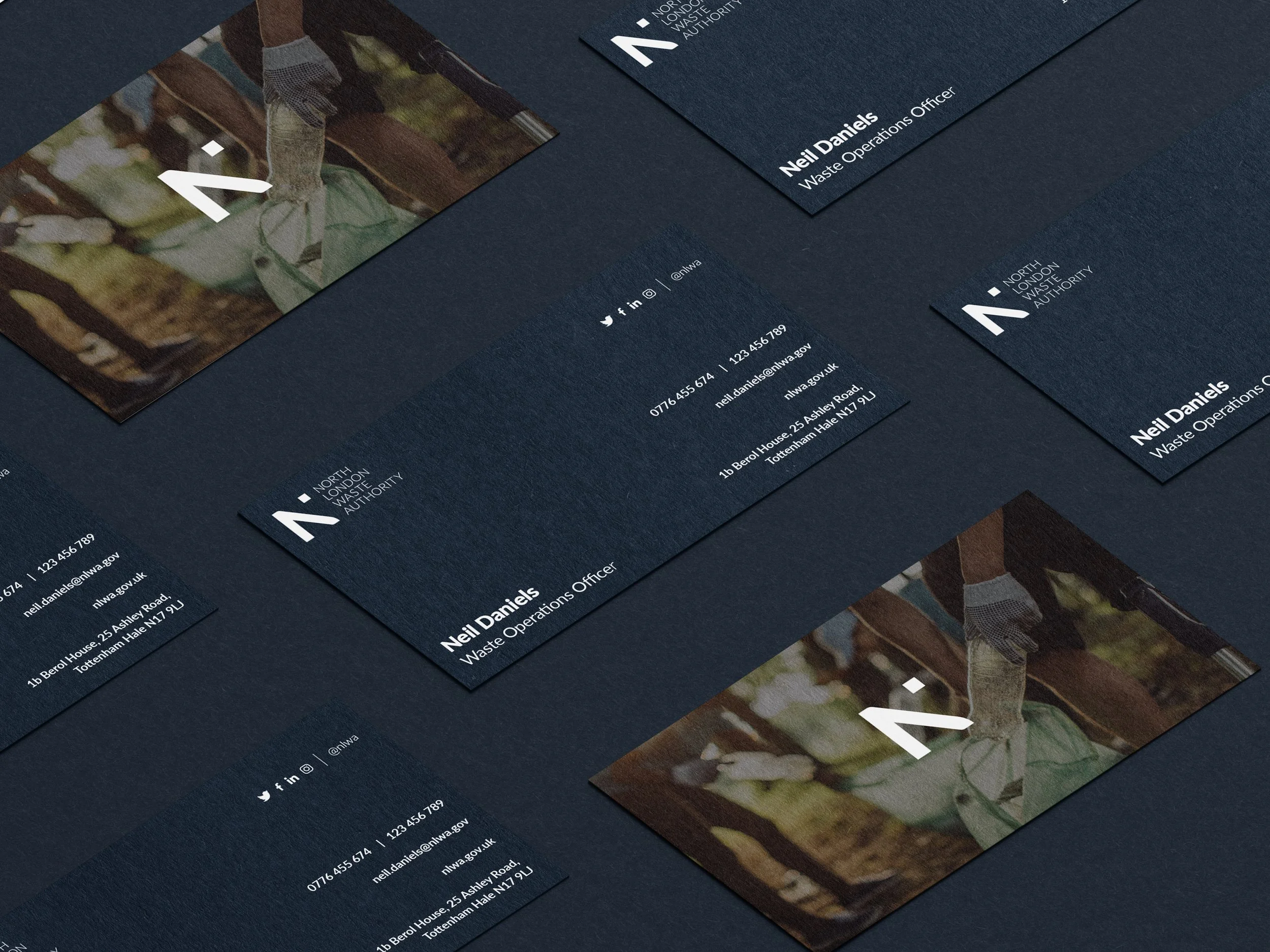 Free_3,5x2in_Business_Card_Mockup_3.jpg