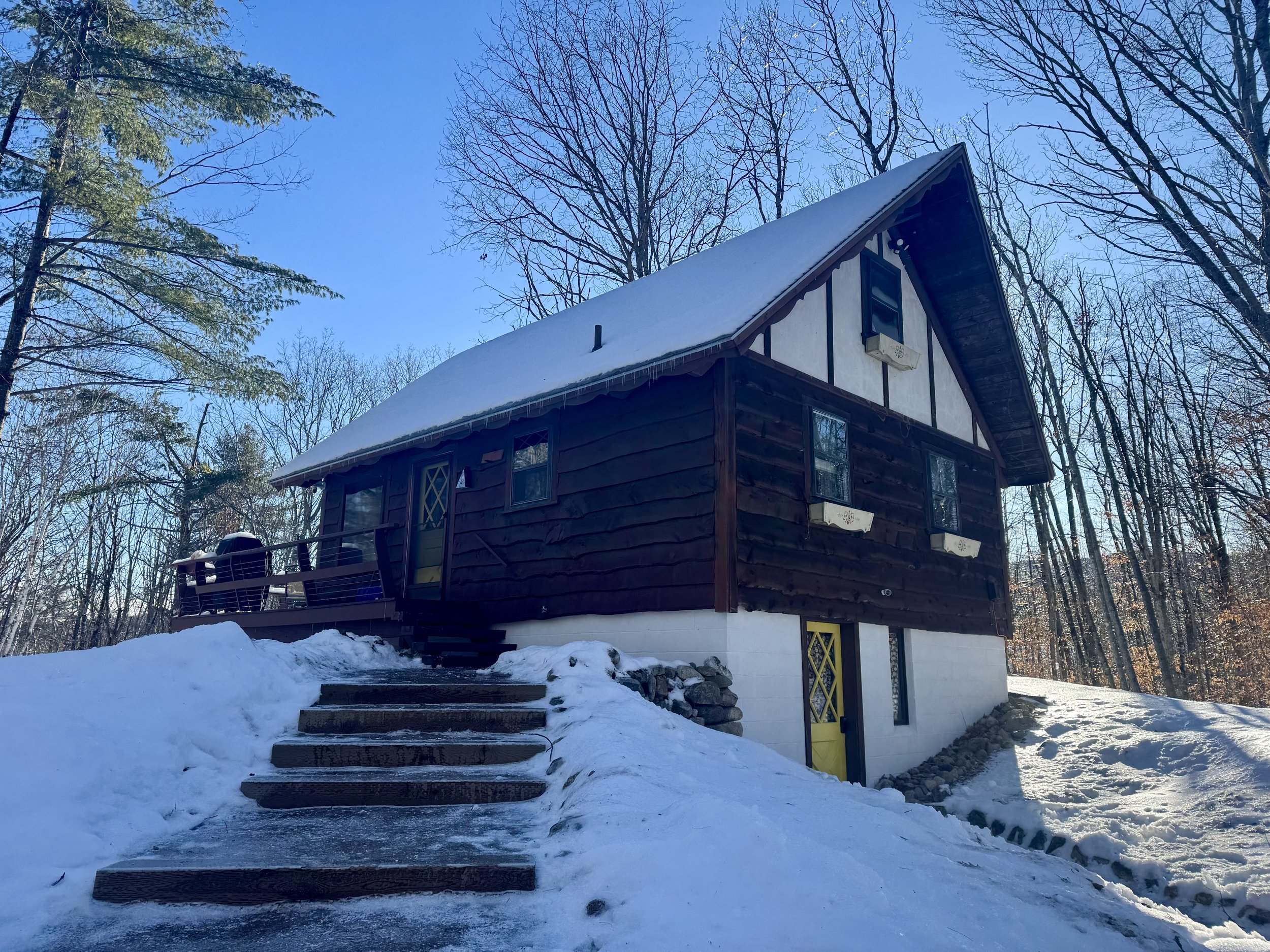 Exterior of Mountain Belle Lodge in the winter