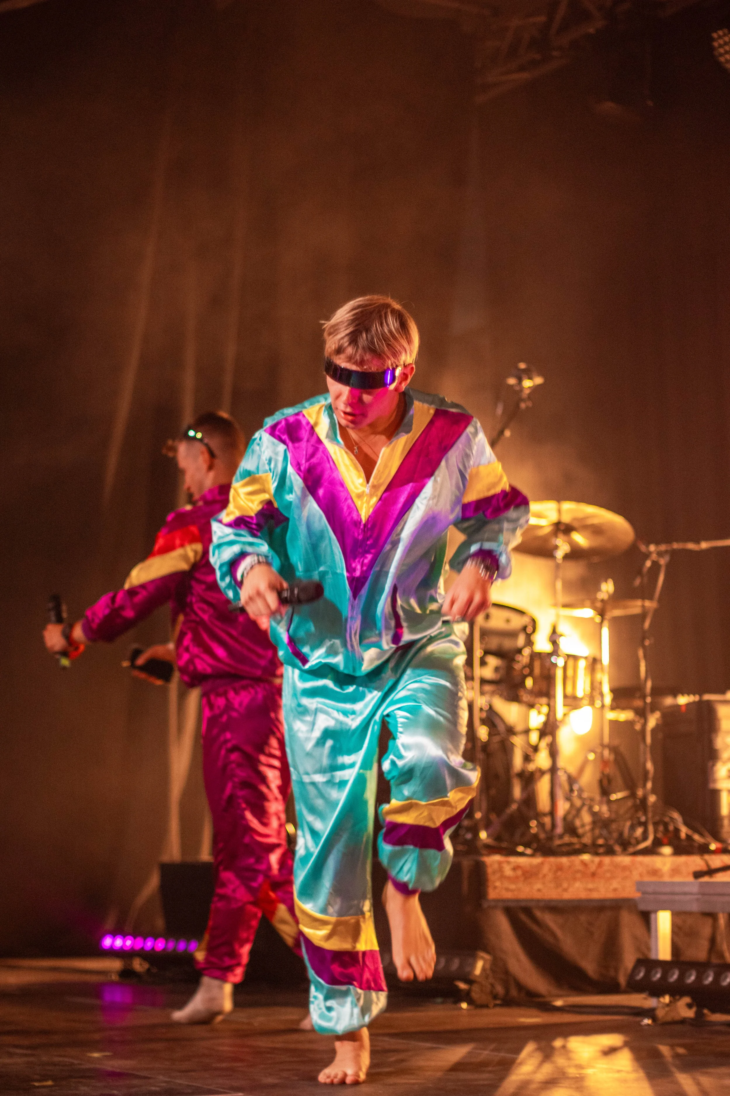 Show foregår på scenen med dans of sprell