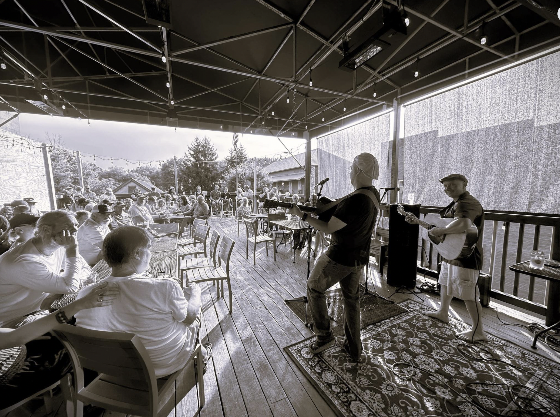 Live Appalachian Mountain Music. Bluegrass Banjo and Guitar. Western North Carolina. Bryson City, NC