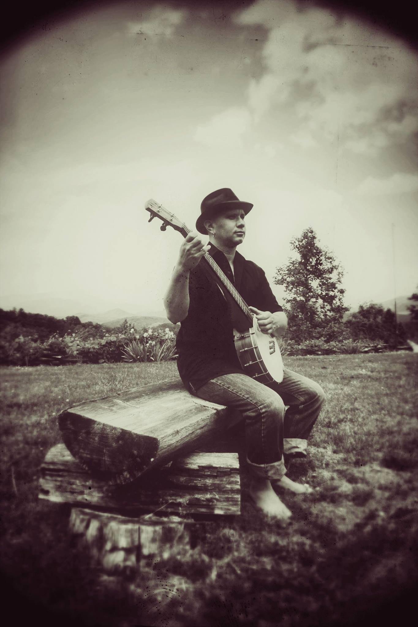 Live Appalachian Mountain Music. Bluegrass Banjo and Guitar. Western North Carolina. Bryson City, NC