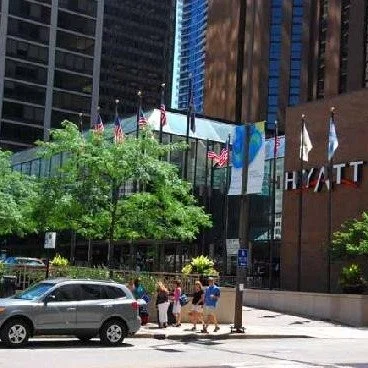 Thanksgiving break 2025 in Chicago did not disappoint. We stayed at the Hyatt Regency Chicago and loved the riverfront location, plus lounge access was a great Globalist perk with easy snacks and a quiet place to unwind between outings. 

We walked e
