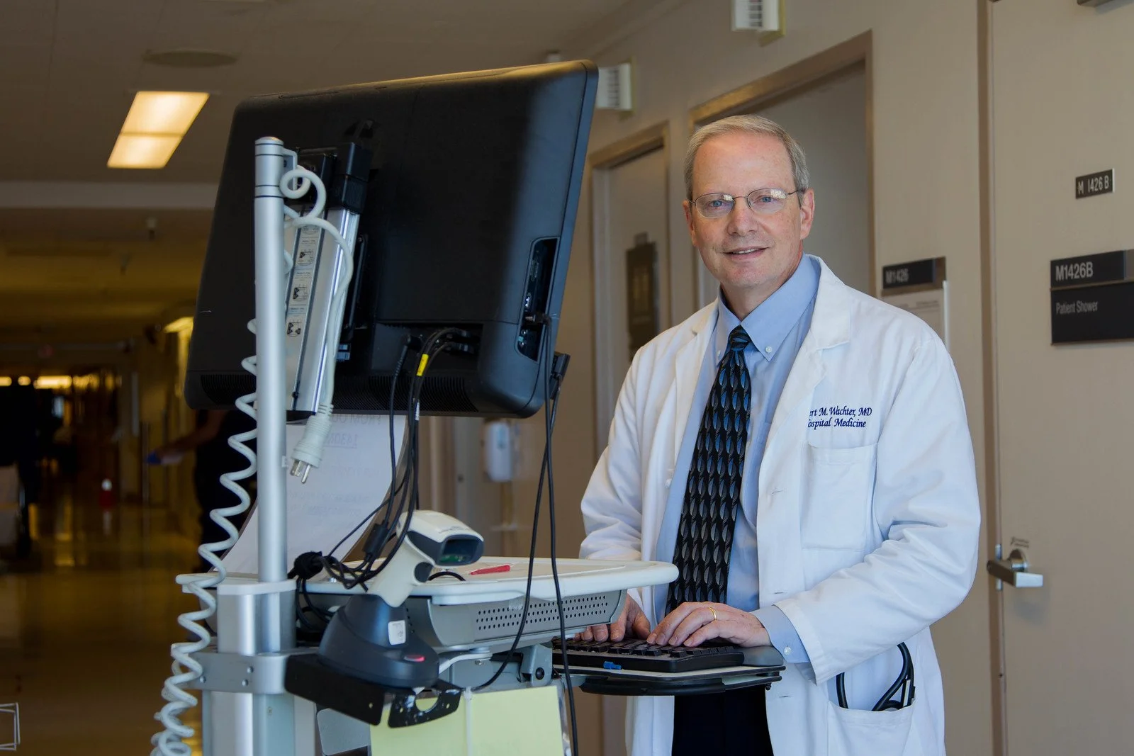 Bob Wachter, MD, using a computer in a medical setting