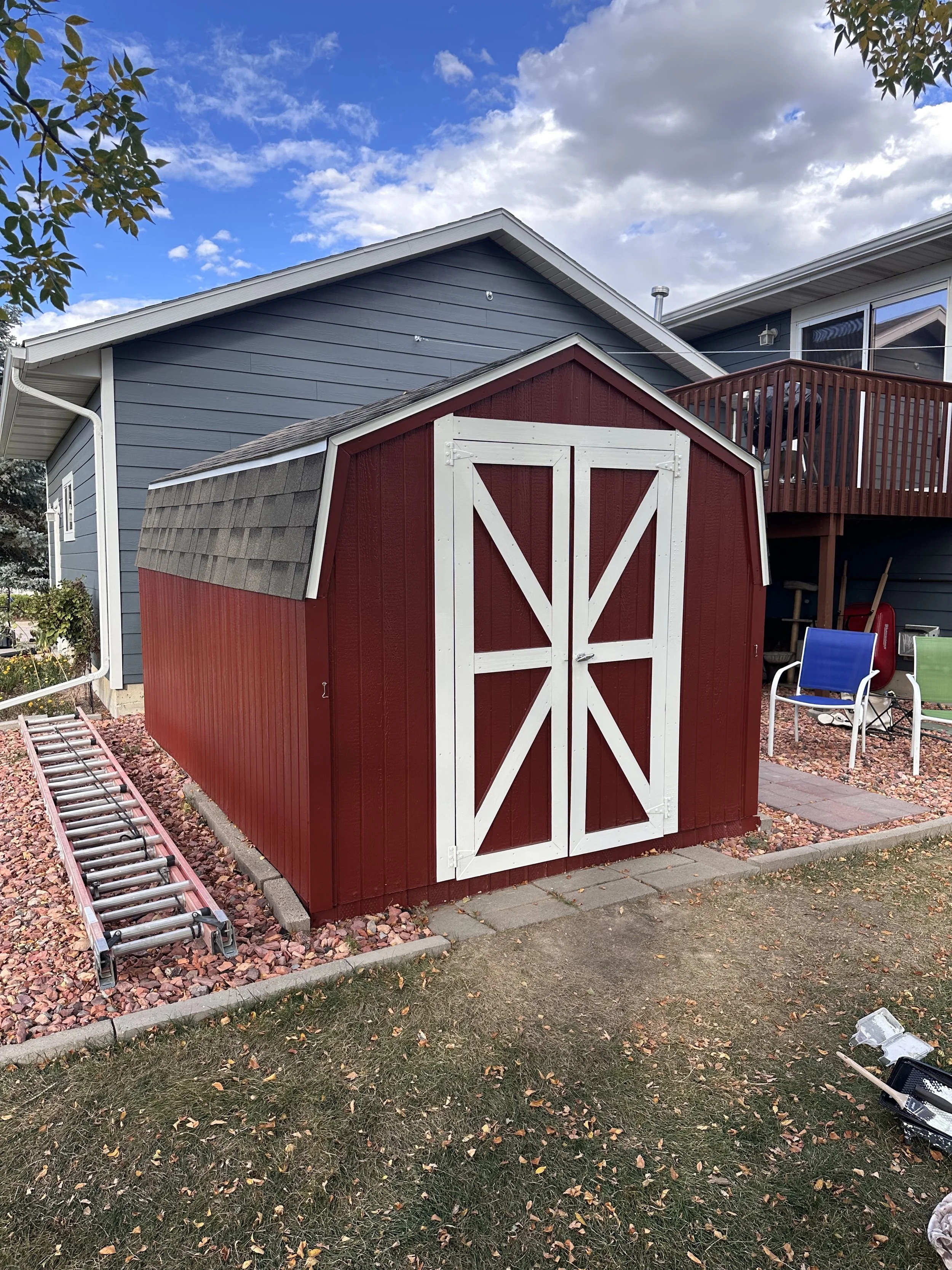 White Retro Desk lamp on wooden stool