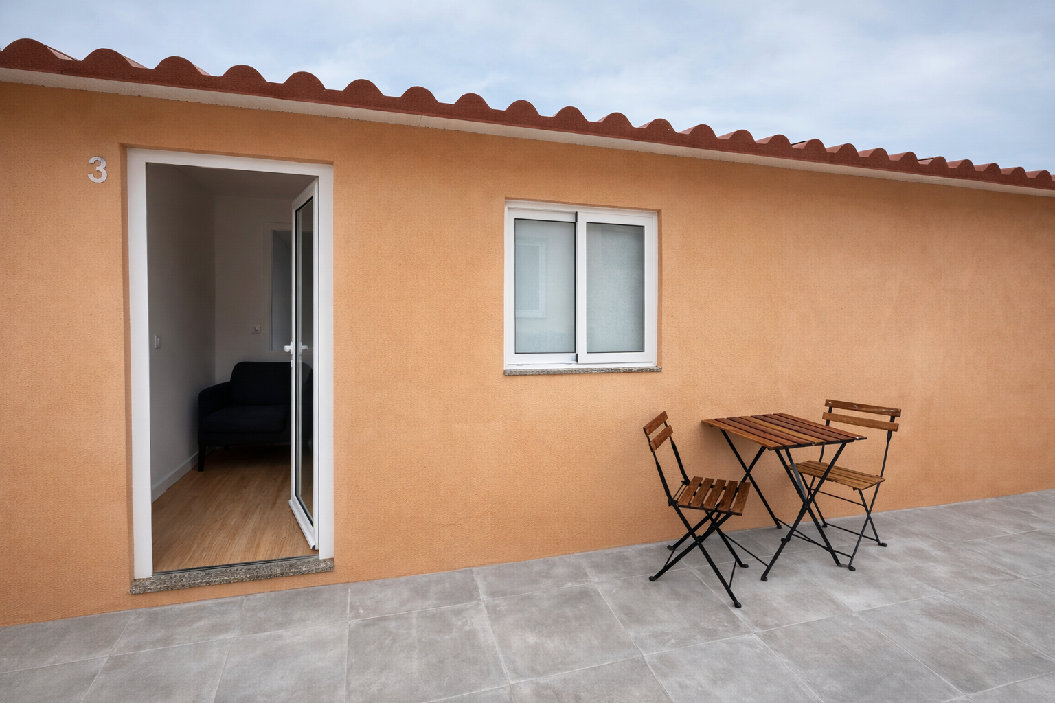 Moradia Transformada em 3 Casas Canelas