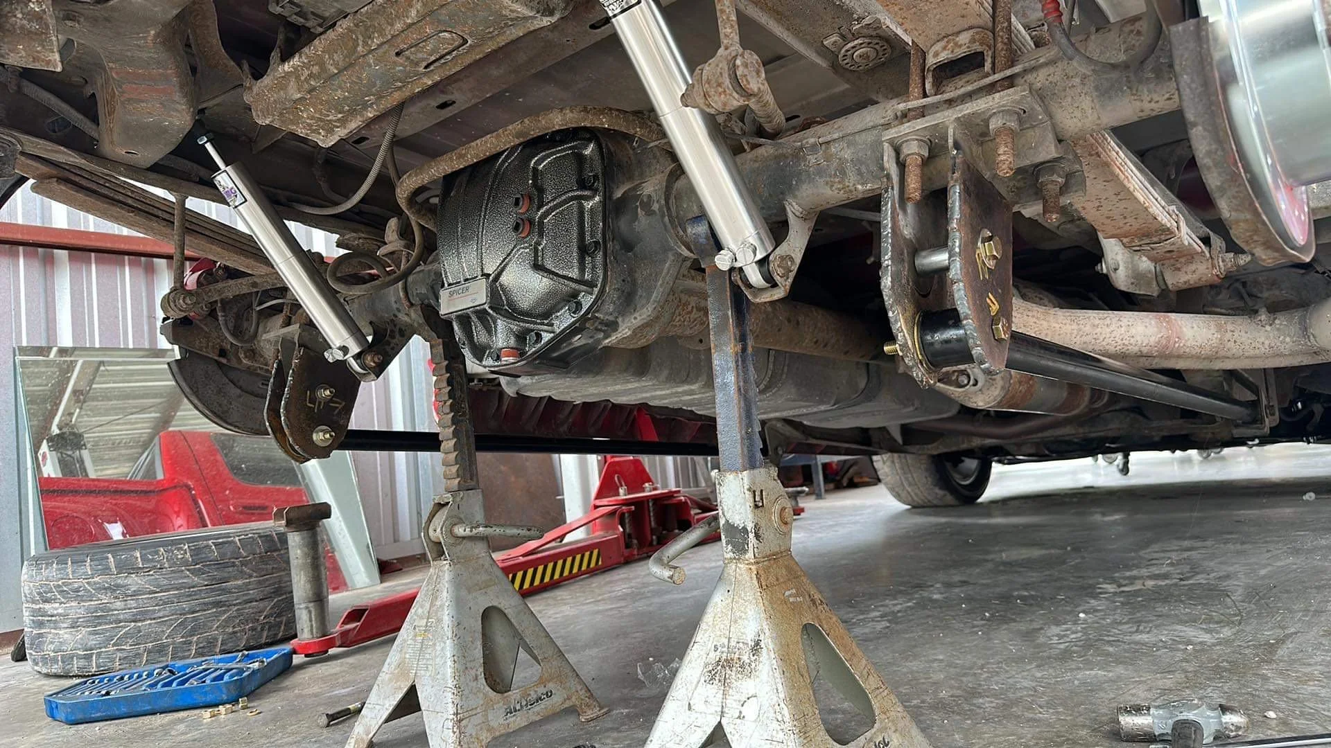 Viking Shocks, Spicer HD Cover, 4.10 Gears, Detroit TrueTrac LSD, and Custom Traction Bar mounts for this 2nd Gen Ford Lightning.  This setup got it launching straight every dig.