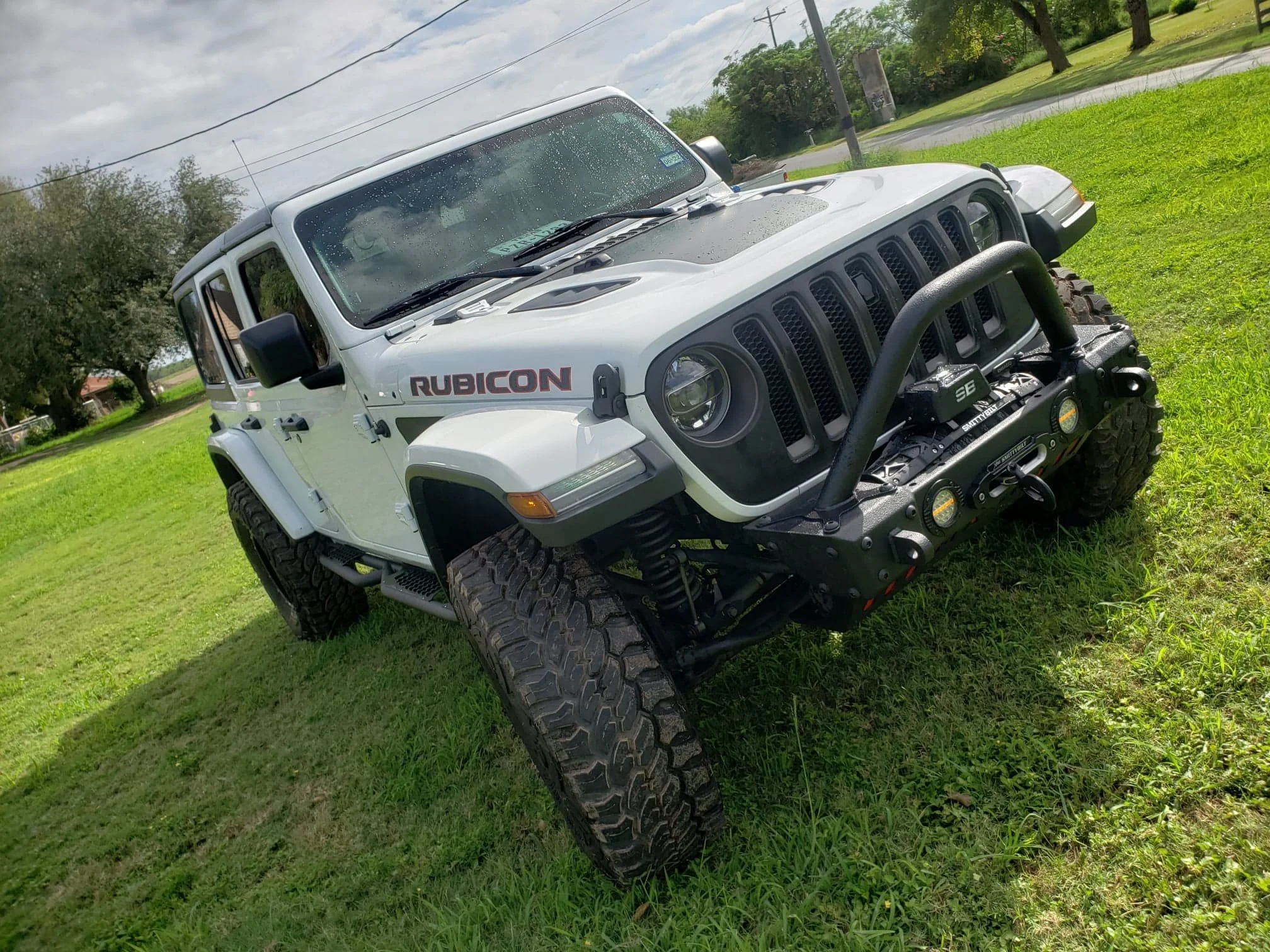 18 Jeep Wrangler Rubicon Unlimited w/ 2.5" Lift.  On 37"s w/ Hauk Bumpers and a Smittybilt Synthetic Rope Winch