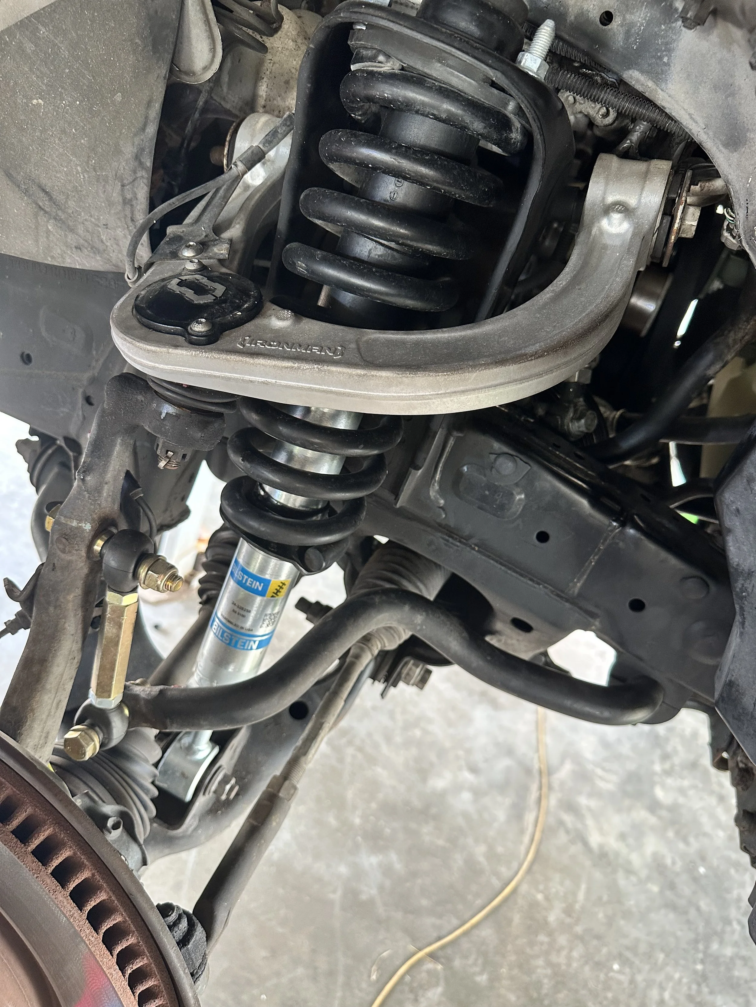 2014 Toyota 4Runner Trail w/Ironman Upper Control Arms, Adjustable Sway Bar Links, and Bilstein 5100 Series Leveling Strut