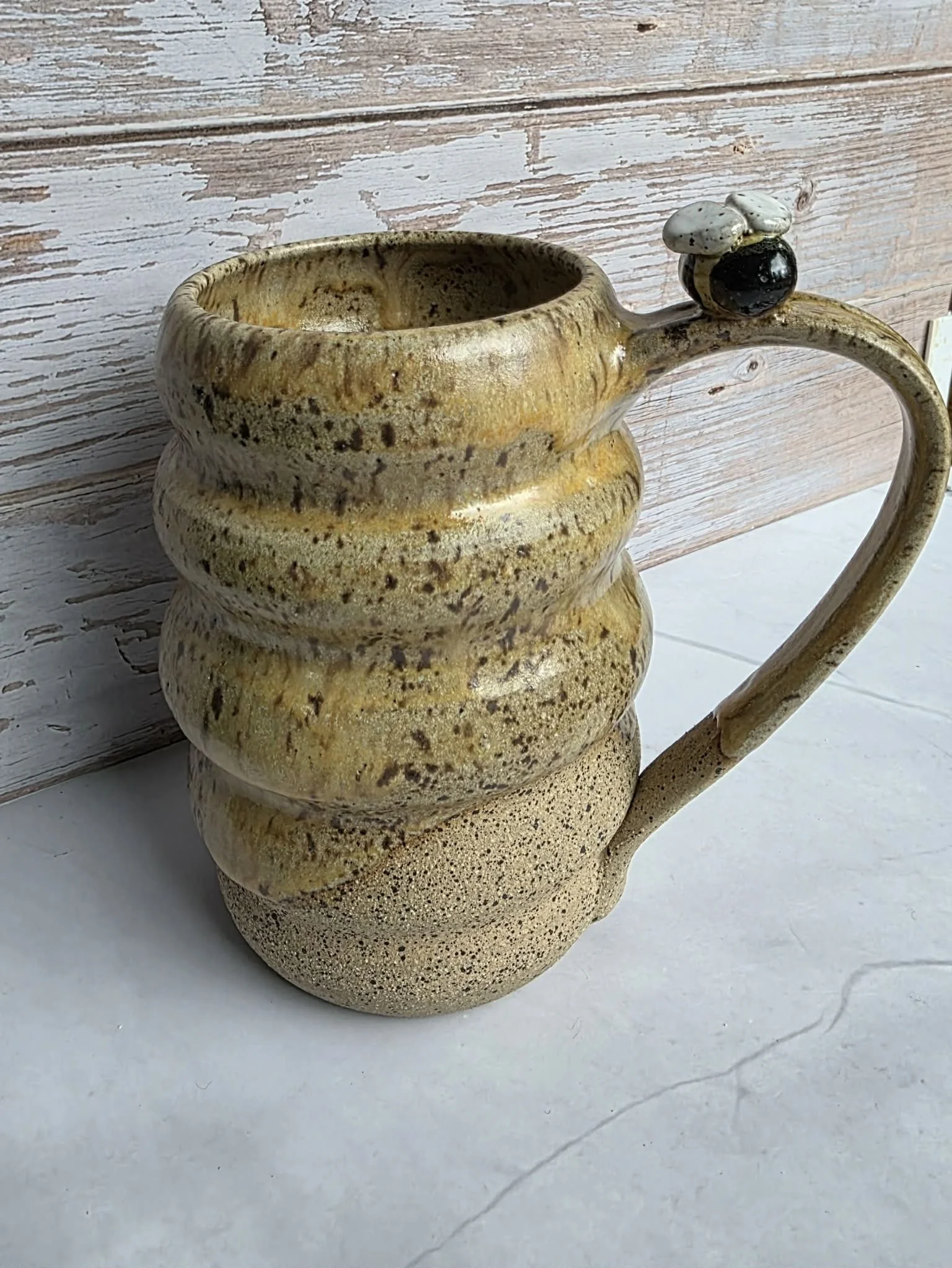 Bee Mug 2.jpg