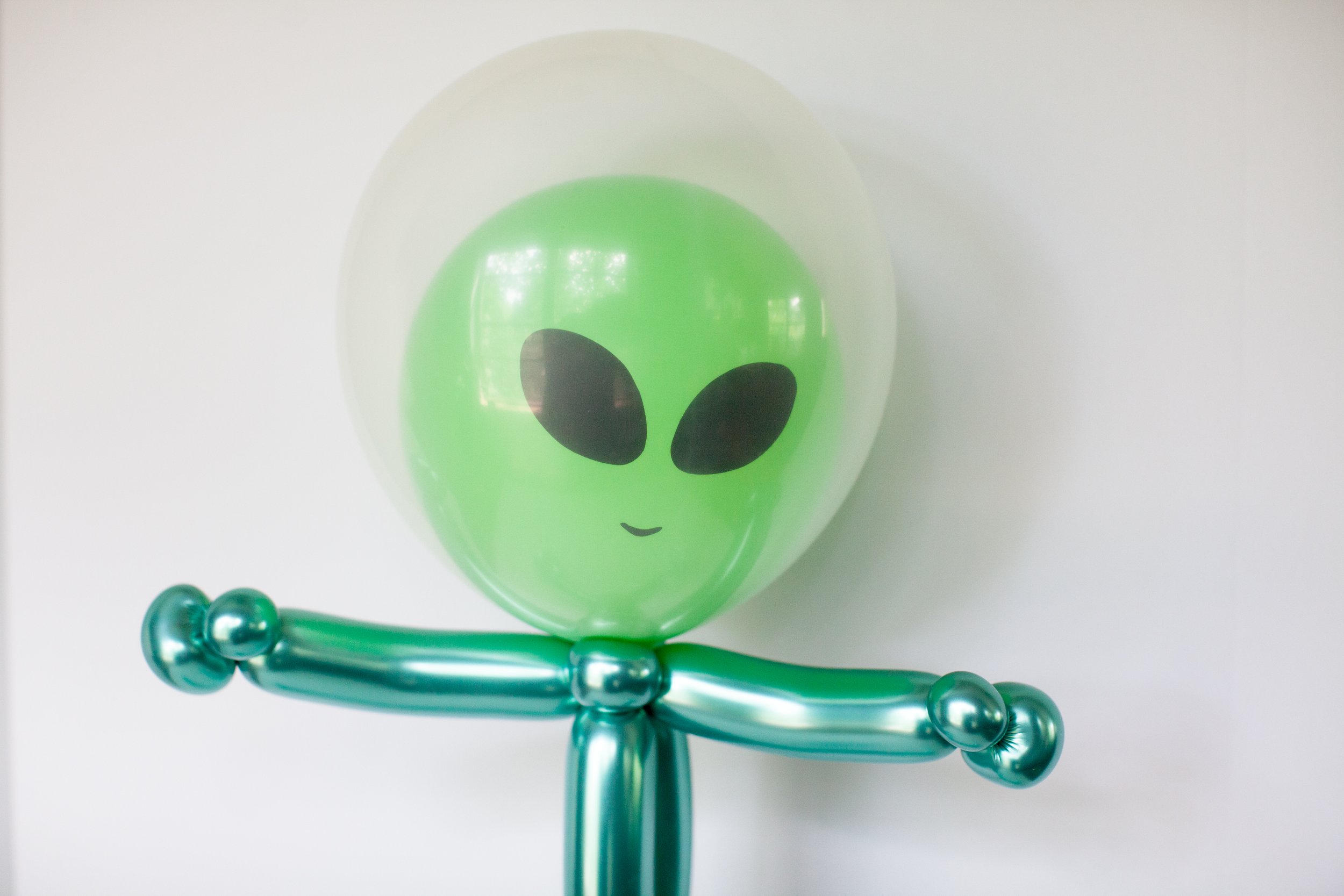 Alien Balloon Twisting green
