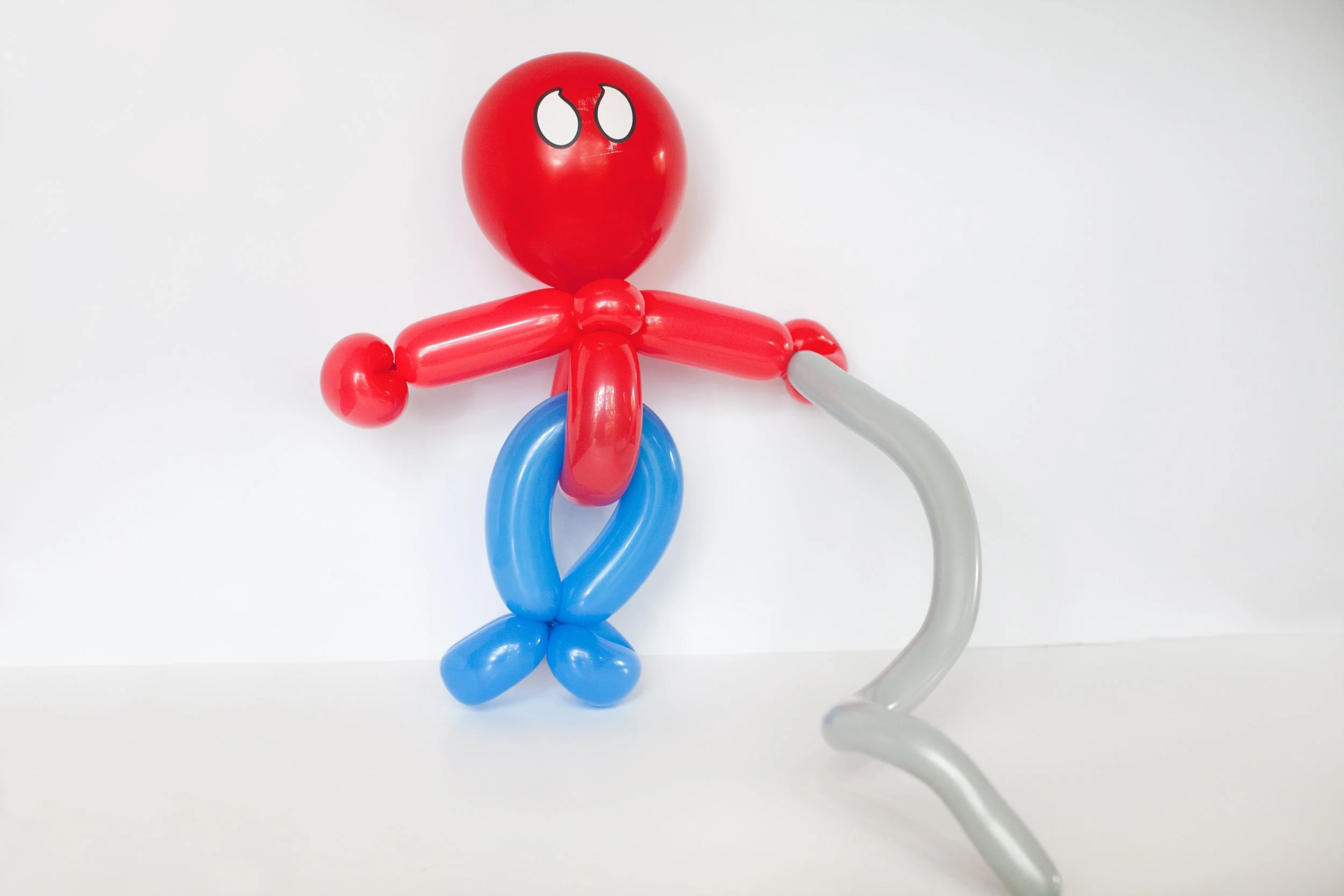 Spiderman balloon twisting example