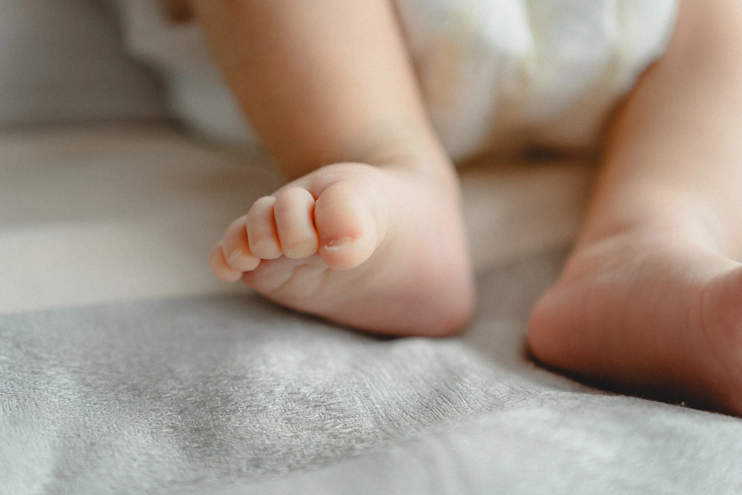 Maternity-to-Newborn In-Home Cozy Session